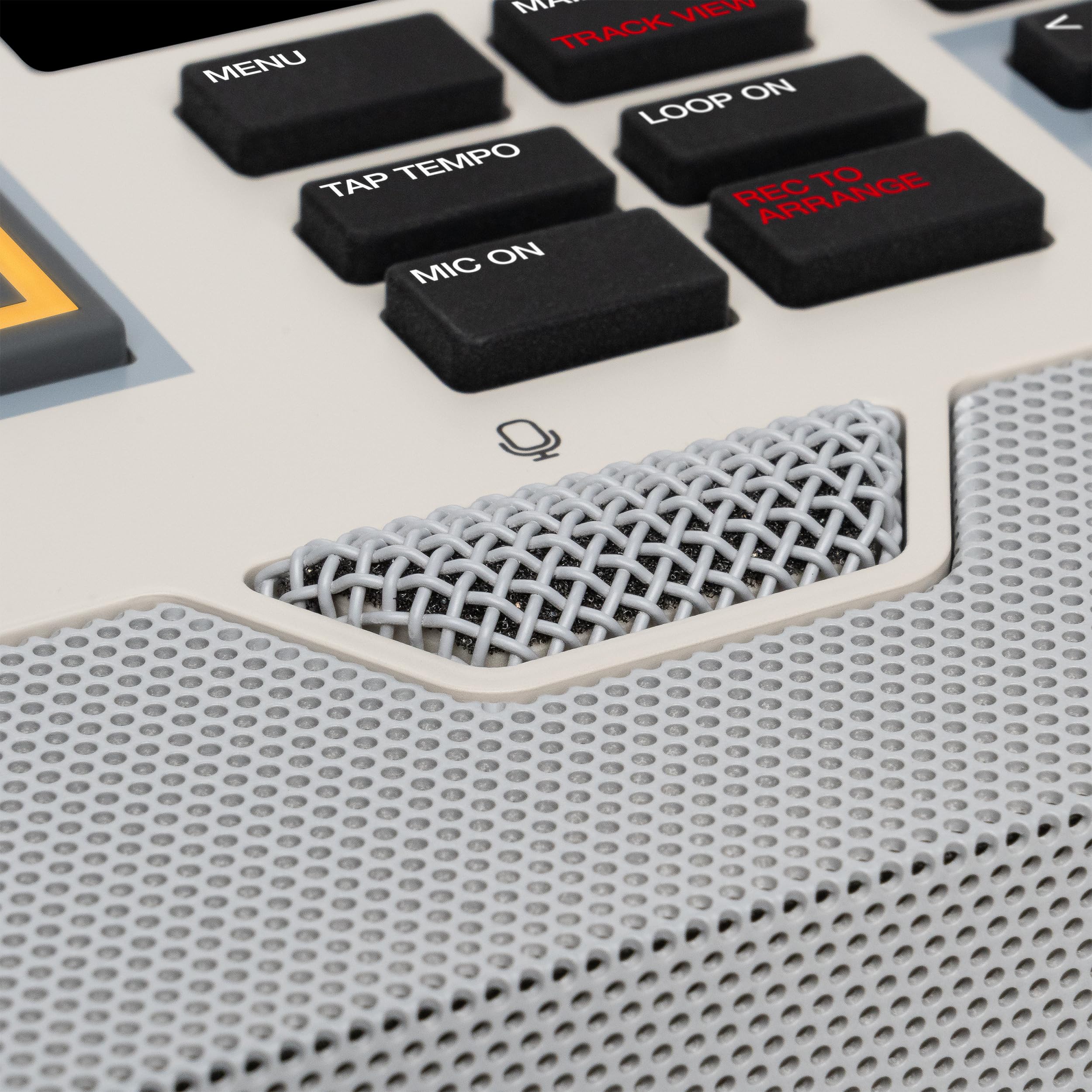 Akai Professional MPC Live III Retro Centre de Production Musicale Portable Autonome avec Pads MPCe, Séquenceur, Écran Tactile, Micro, Enceintes Stéréo, Interface Audio, Wi-Fi, Bluetooth et Batterie