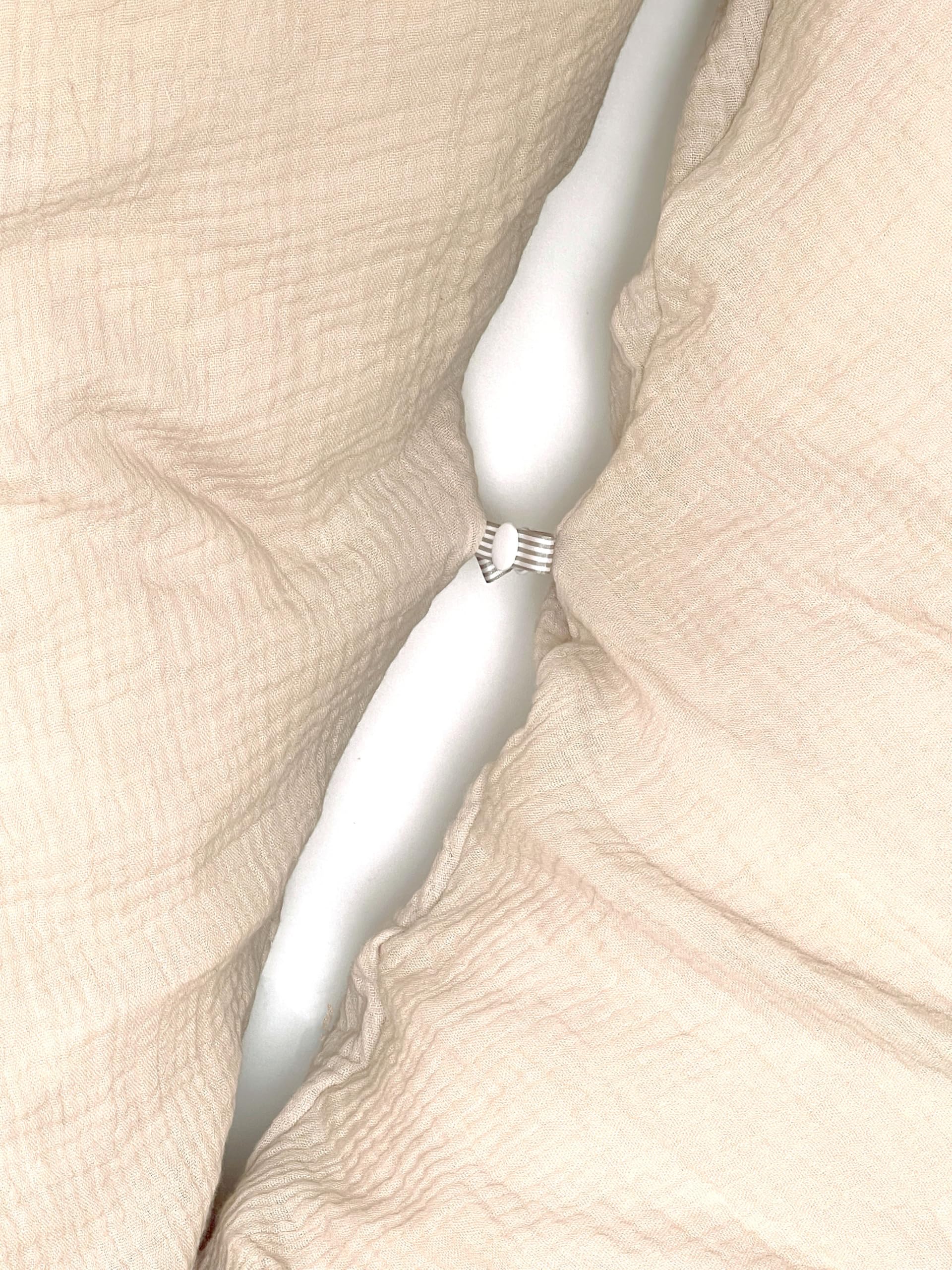 Blausberg Baby - Stillkissen Lagerungskissen mit Nestbau-Funktion, Musselin Bezug (abnehmbar) inkl. Das Original Theraline Stillkissen Inlett 190cm x 38cm - Beige