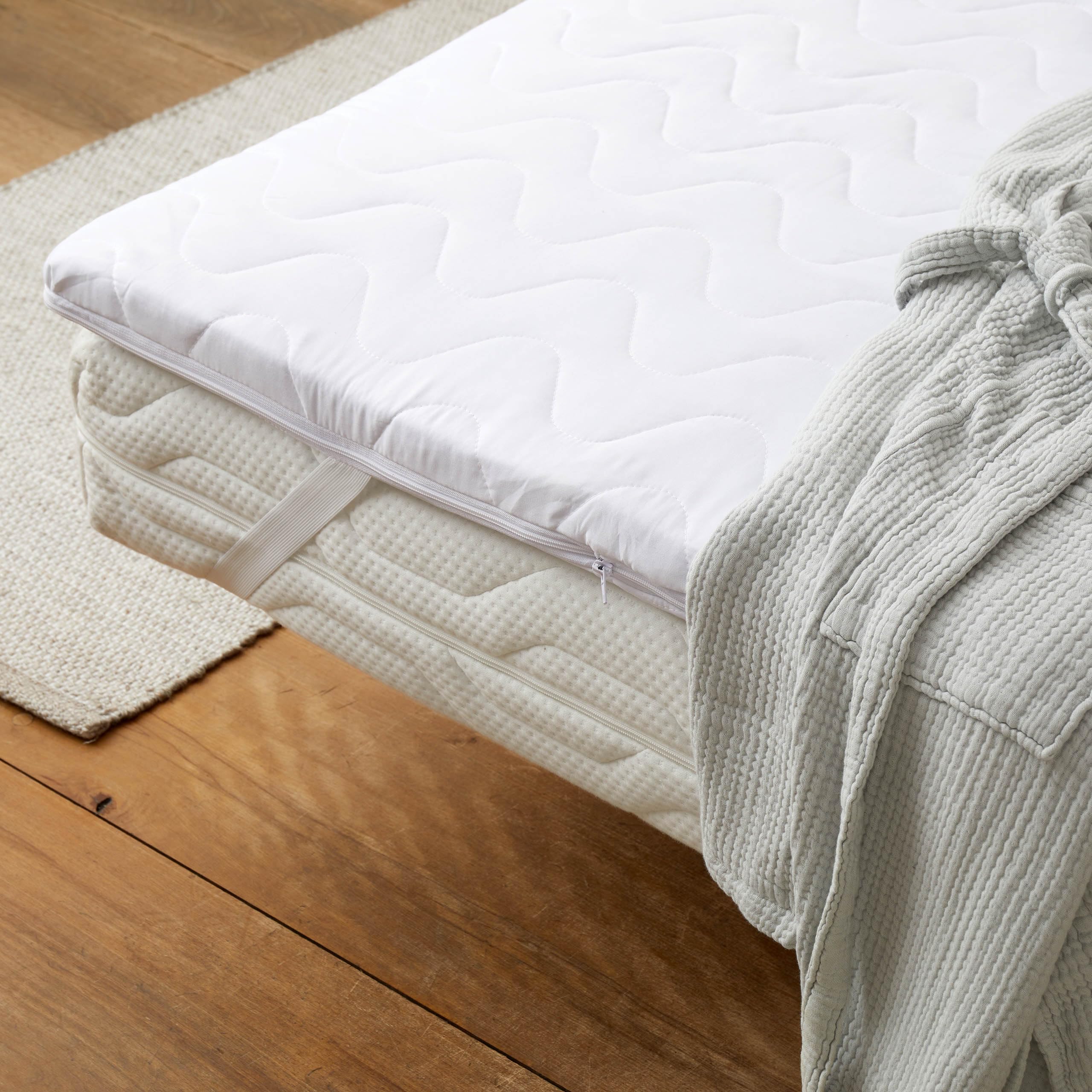 7dreams® Matratzentopper ca. 90 x 200 x 4,5cm, Made in Europe mit Wellensteppung | ÖKO-TEX Zertifiziert, geeignet für Allergiker, Kern aus Komfortschaum | Extra dick wattiert für hohen Schlafkomfort