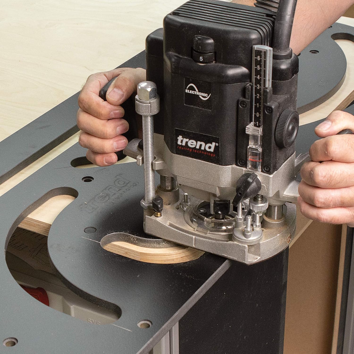 Trend Aperture Radius Jig for Routing Out Apertures, Recesses for Sinks, Hobs & Curved Cabinets, AR/JIG