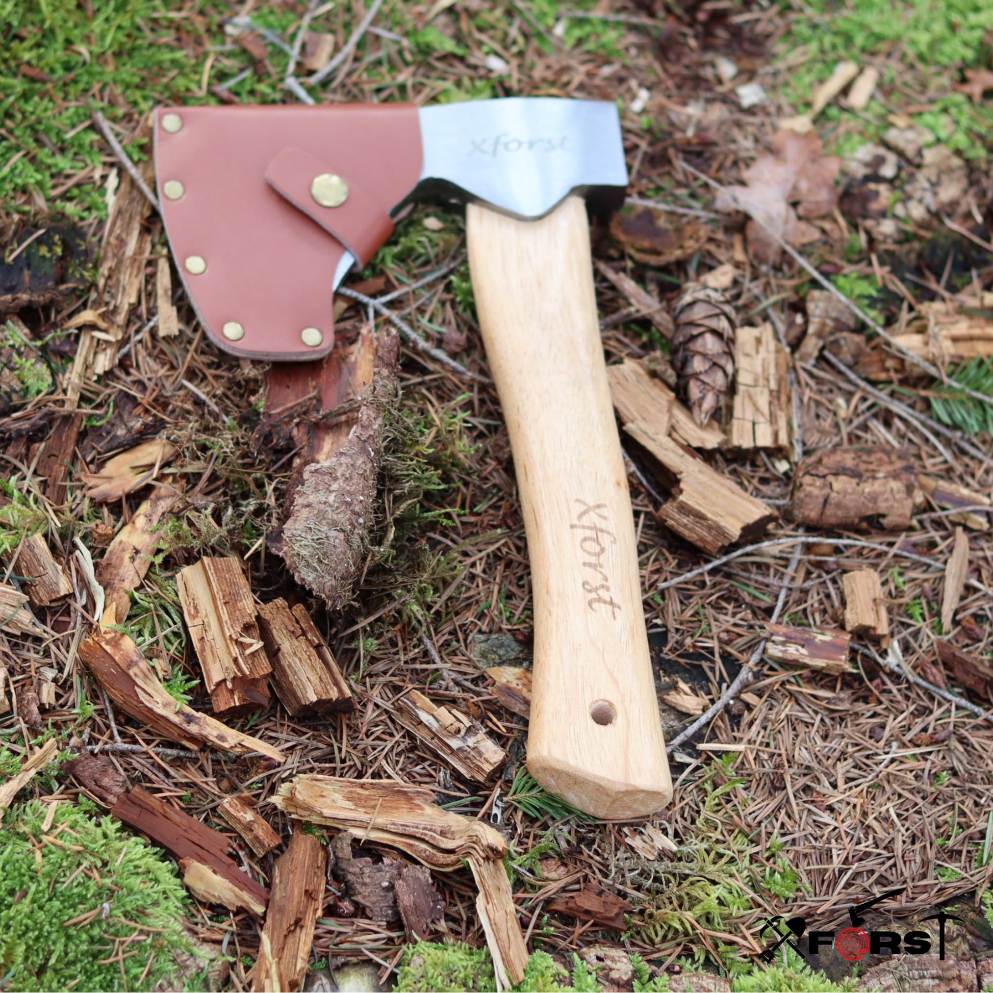 Xforst Hache Viking X-AG1– Hachette de Trekking et Outdoor avec Manche en Bois de Hickory & Étui de Protection en Cuir Véritable – 27 cm – 0,67 kg