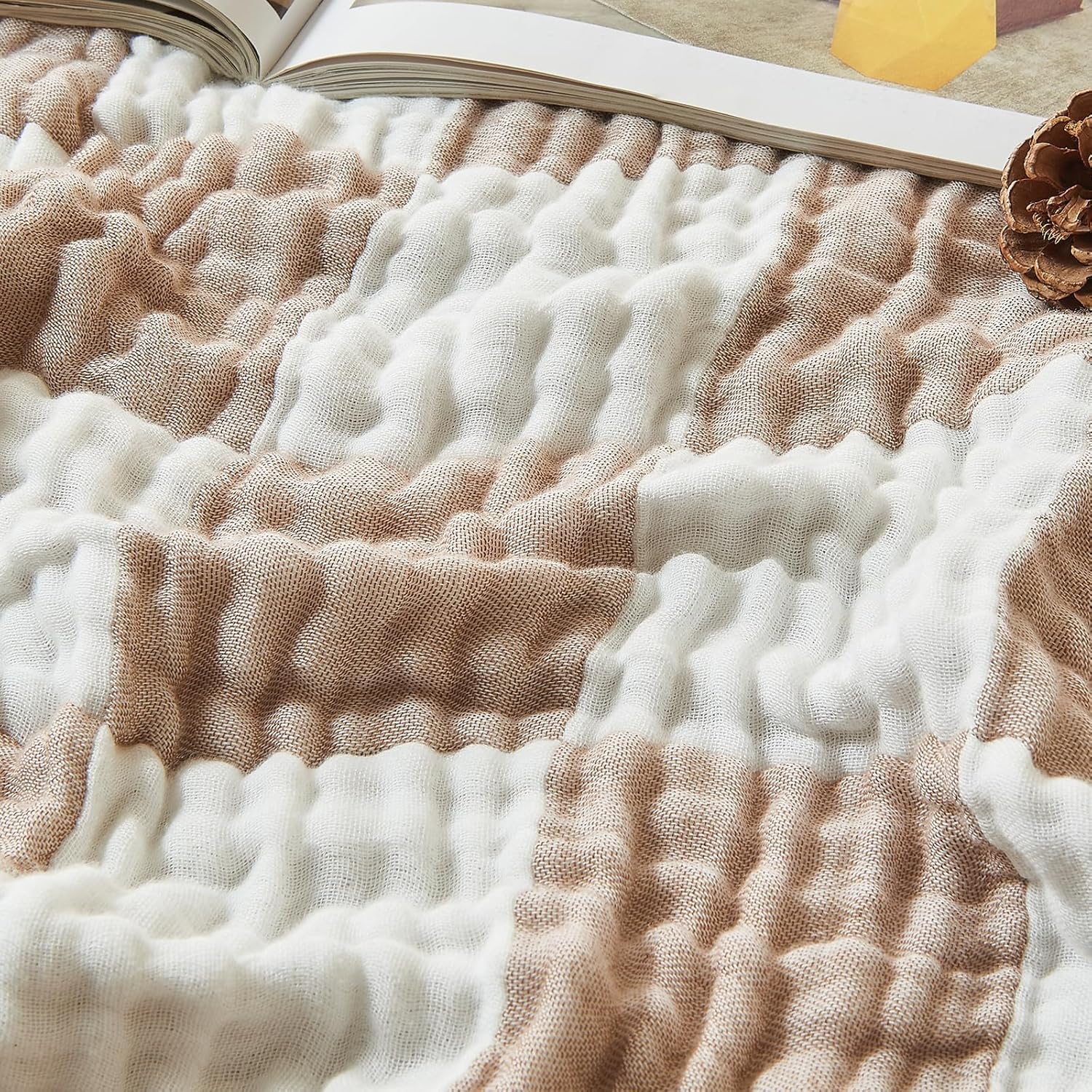 EMME Karierte Kühldecke Musselin Decke Erwachsene 70% Baumwolle 30% Bambus, 150x200cm, Atmungsaktive & Kühlende Sofadecke Leicht Vorgewaschen Khaki Karo Tagesdecke