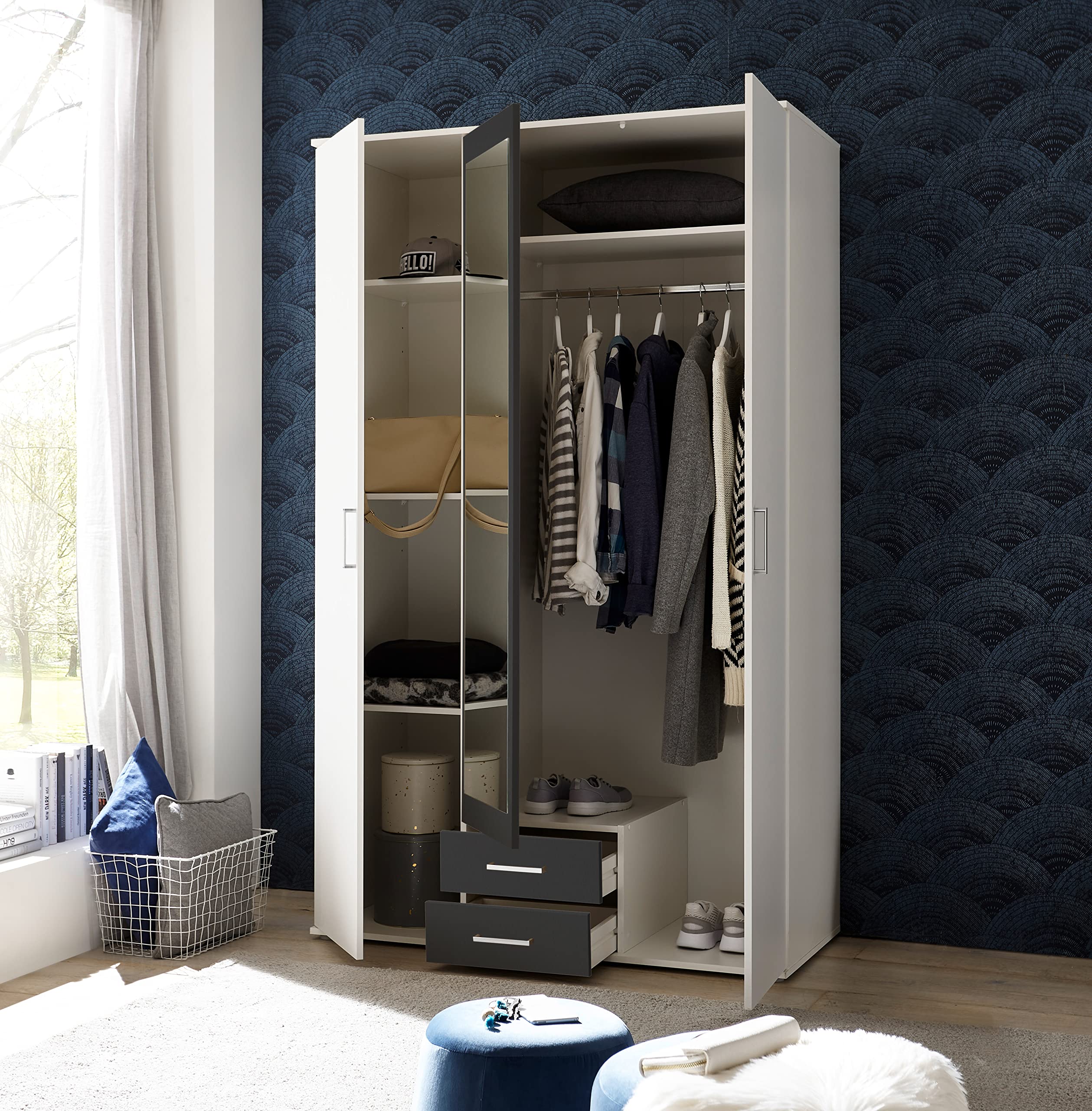 AVANTI TRENDSTORE Hanu - Armadio in legno laminato composto da 2 ante a battente, 1 anta a battente specchiata e 2 cassetti, disponibile in tre colori. Dimensioni LxAxP 120x196,3x53,5 cm