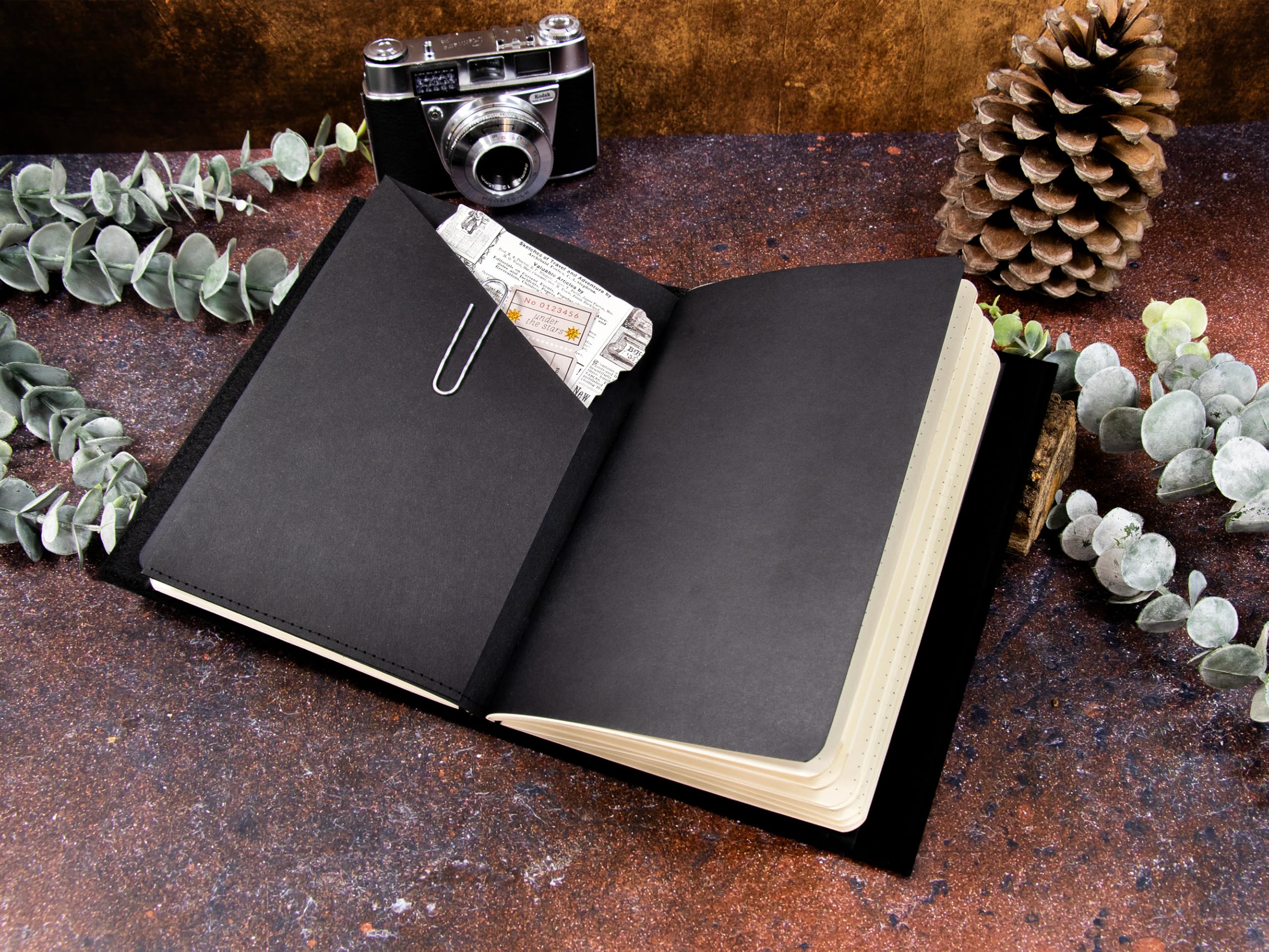 Travelers Notebook, braun, – verschiedene Größen, nachfüllbar – Handmade Journal aus waxed Canvas, Platz für 2 Hefte, optional mit Notizheften, dots oder blanko, undatiert