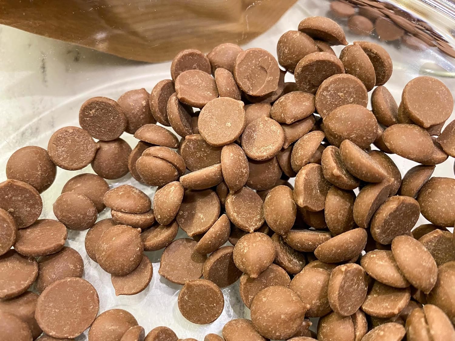 Chocolate Callets | 2 Pack of 5.51 Bags (2.5KG) | Belgium Chocolate | 823 Milk Chocolate