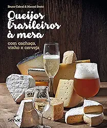 Queijos brasileiros a mesa com cachaça, vinho e cerveja