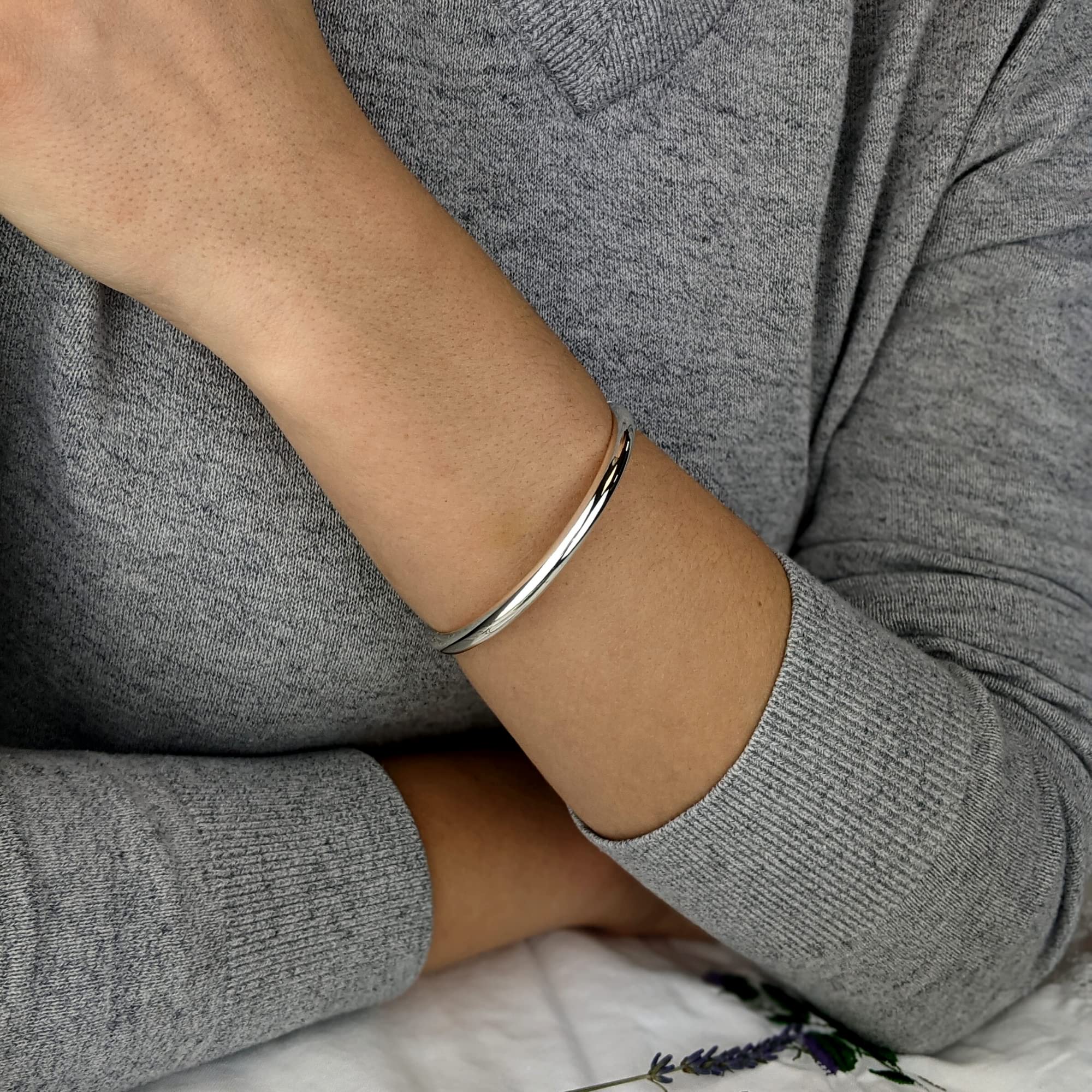 Silverly Brazalete Plata de Ley Bisagra 5,3mm | Pulsera Clásica Plata 925 Pulida | Pulseras Apilables Tubo Redondo Mujer | Regalos Cumpleaños Mamá Tía | Pulseras Chicas Adolescentes
