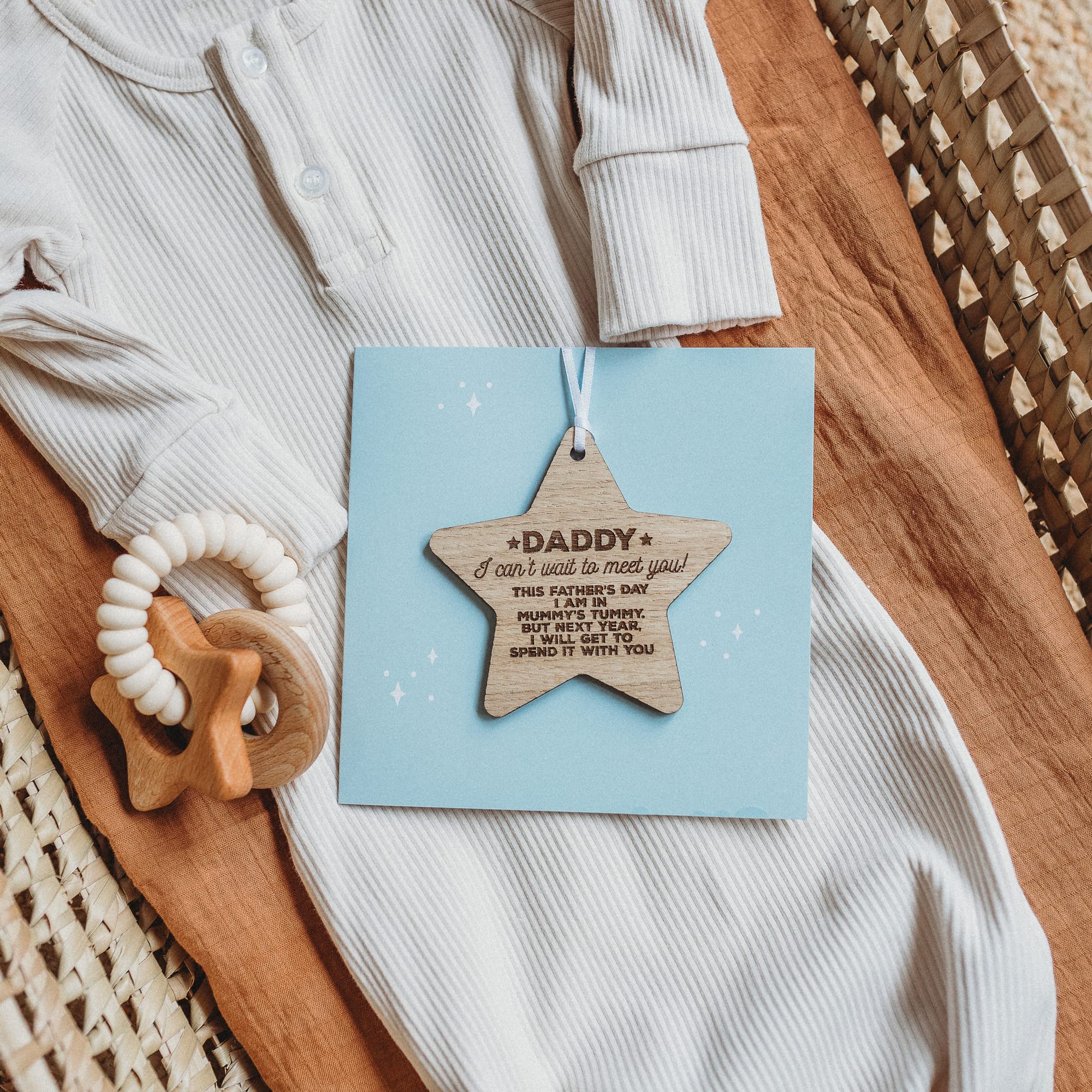Baby Bump Father's Day Card for Daddy To Be - Daddy I Can't Wait To Meet You Wooden Star Keepsake Gift - Image 2