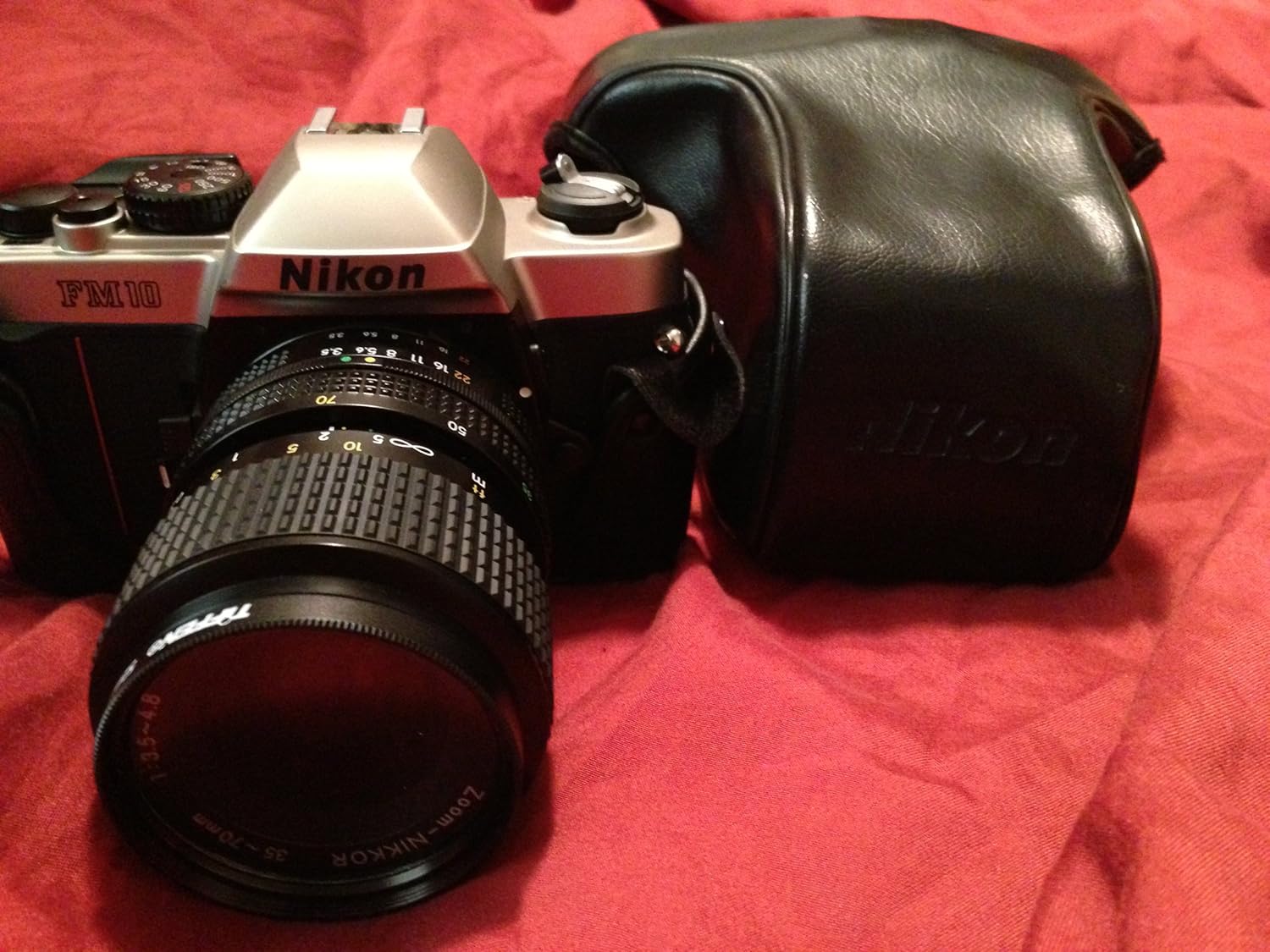 Nikon FM-10 35mm SLR Camera Kit with 35-70mm F3.5-4.8 Zoom Lens & Camera Case
