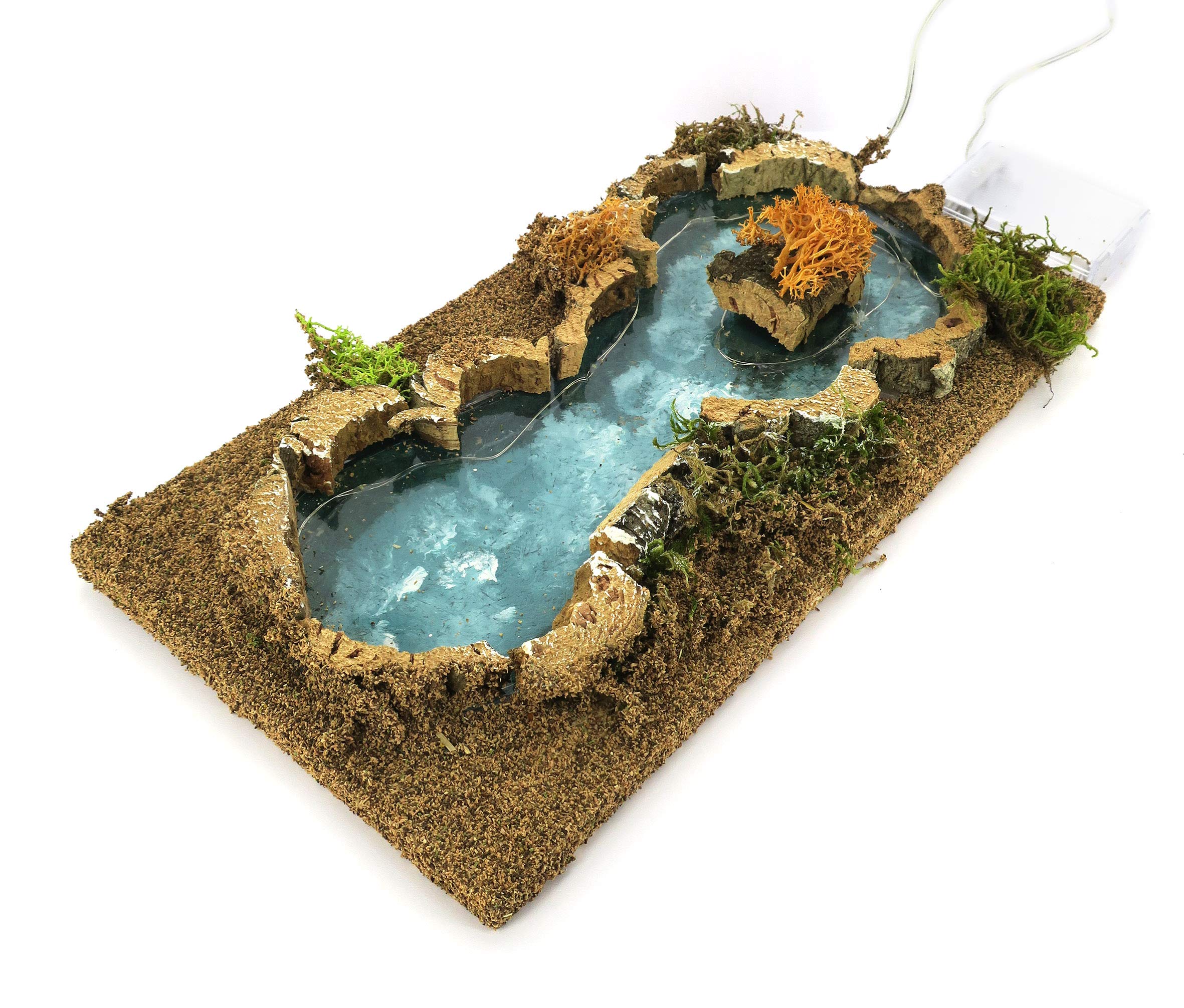 Bertoni Étang Lumineux pour Crèche à Piles | Effet Lumière Nocturne sur l'eau | Bois et Plastique | Adapté aux Figurines 8-12 cm | Produit Italien | 33x13x17 cm