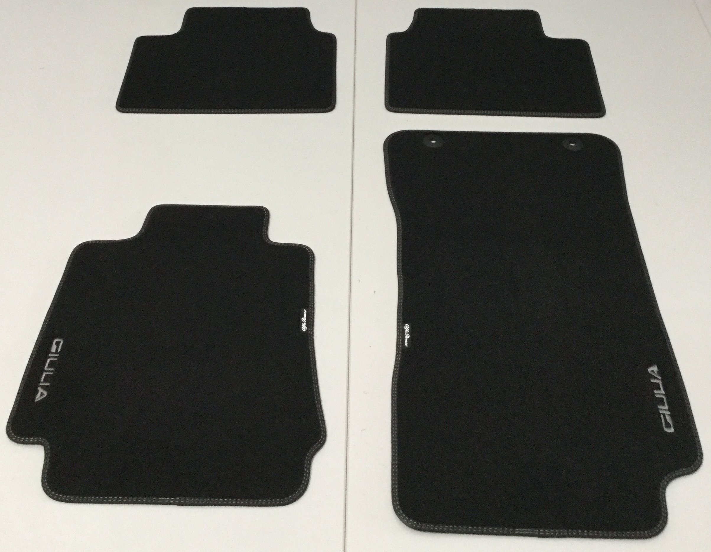 FCA 50903628 Tappeti Velour Moquette Set Originali Versione RWD 4x2 Tappetini Velluto con fregio 2 Pin
