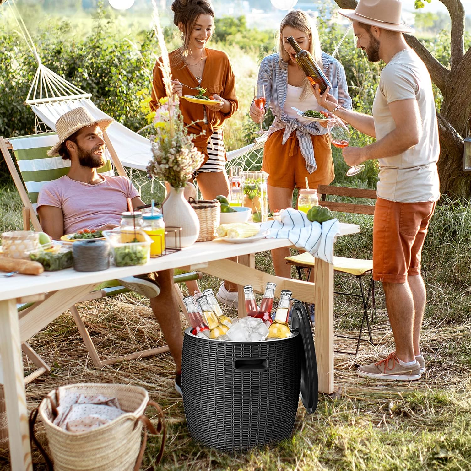 Tangkula 9.5 Gal Cooler Bar Table, Patio Wicker Ice Cool Bar Table, Outdoor Rattan Bar Table with Ice Bucket, Ice Bucket with Side Handles & Lid, Beer & Wine Cooler for Party, Poolside, Deck, Yard