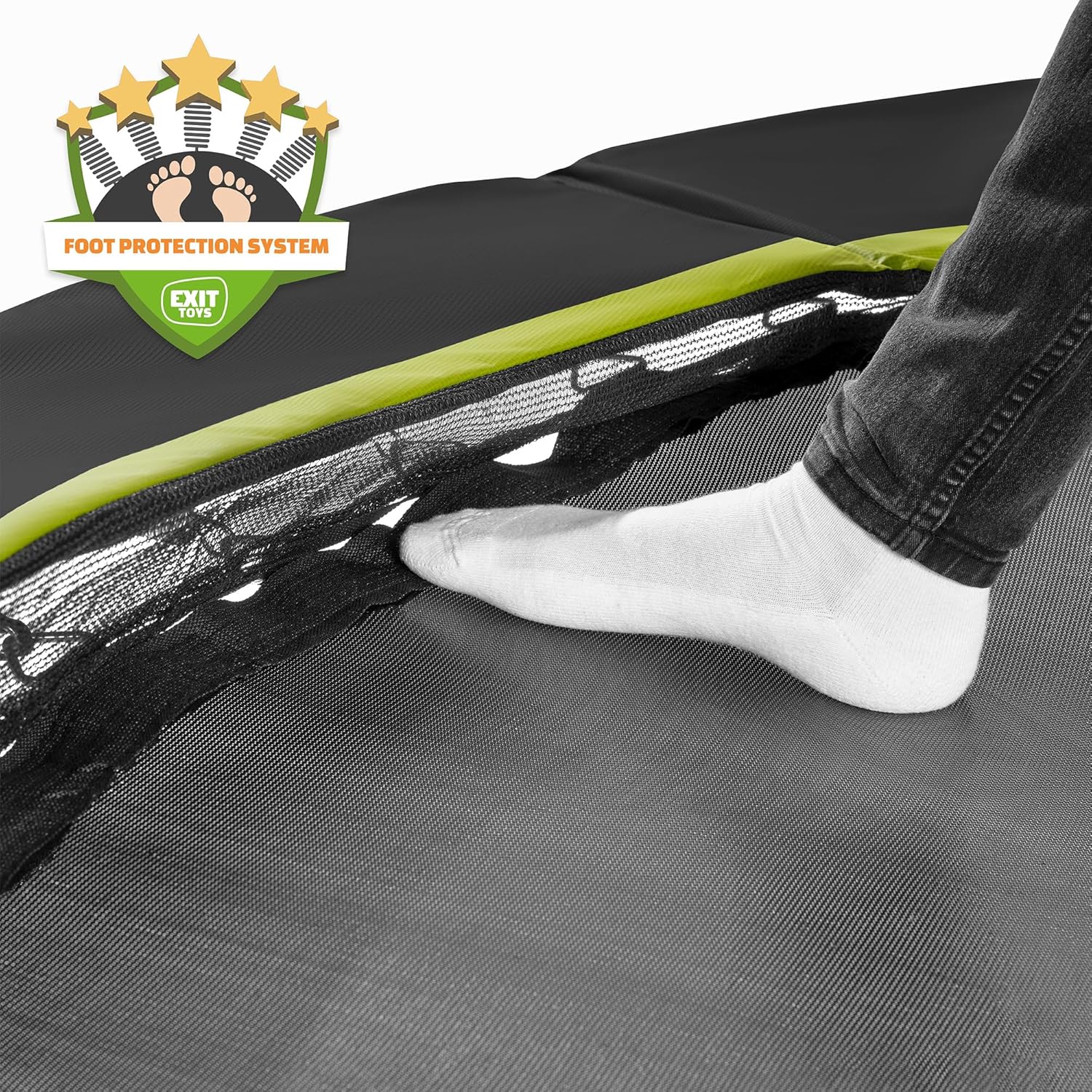 TRдин жакындан тартылган сүрөтүampoline's foot protection system with a foot demonstrating its function.
