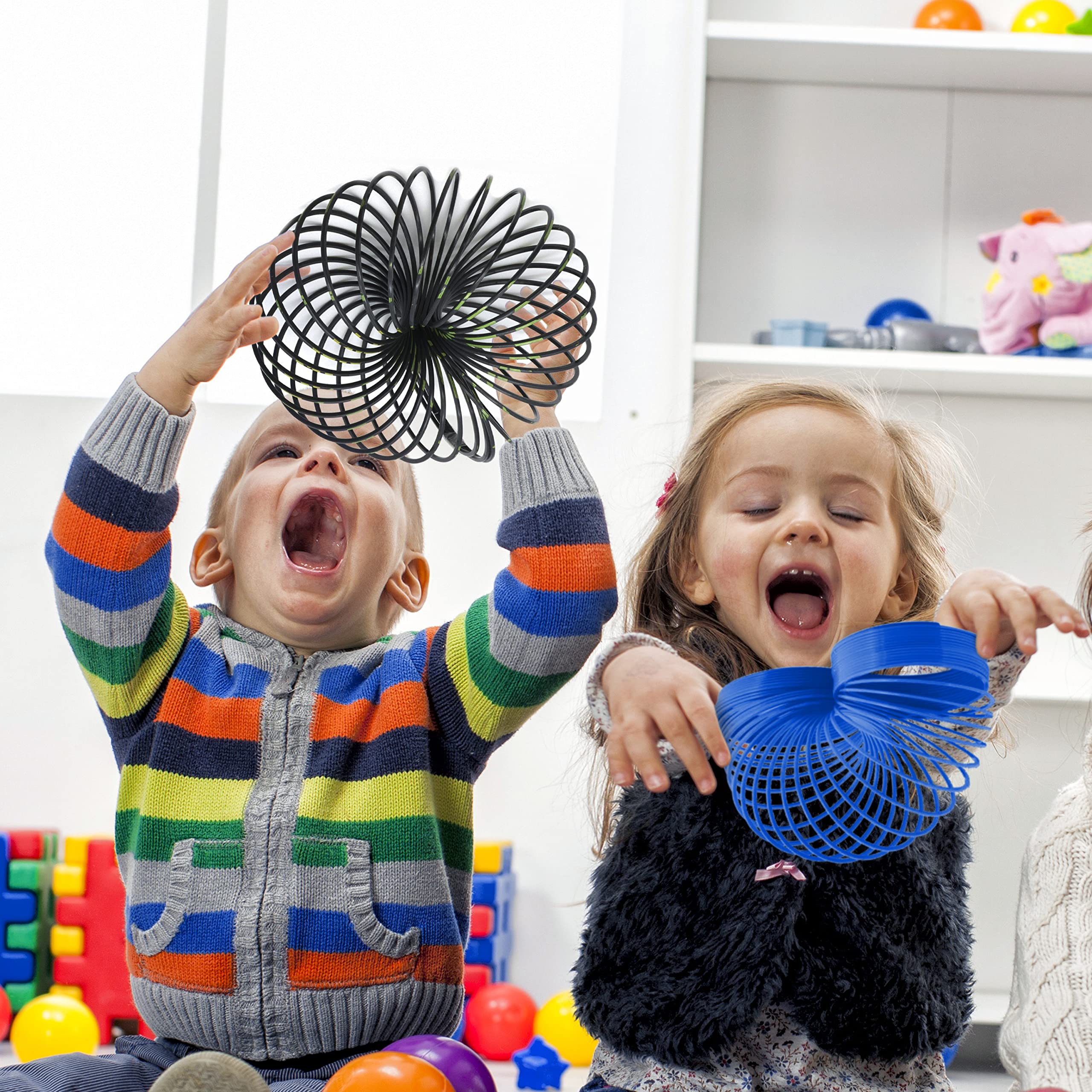 Gigantosaurus Magic Spring Toy 2-Pack – Stretchy Walking Coils For Kids, Party Bag Fillers, Stress Relief