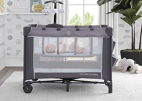 Miniatura 3 de Delta Children LX Deluxe Play Yard - Cuna portátil para bebé con un moisés extraíble y mesa cambiadora Eclipse