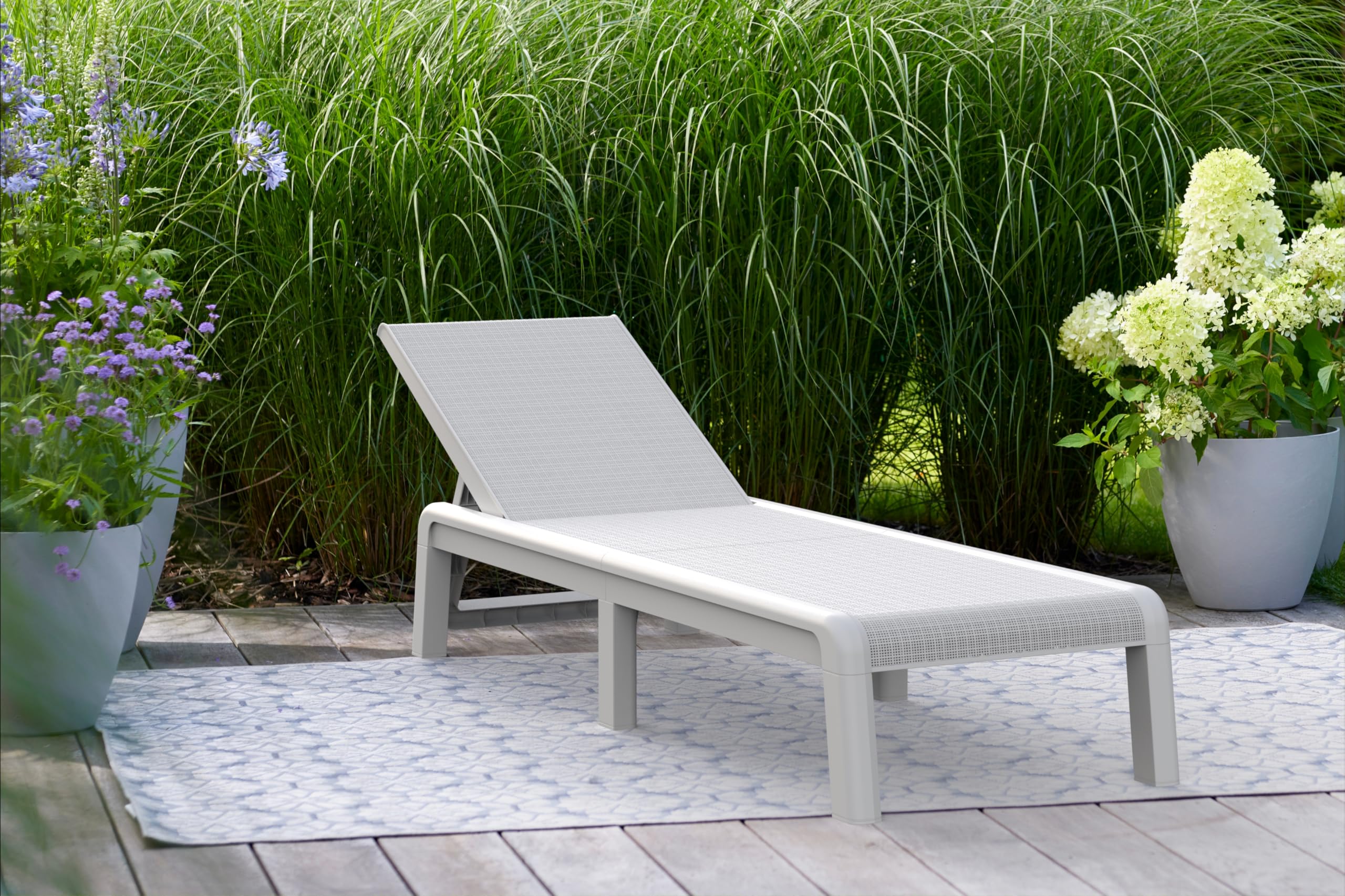 Keter Palma Lettino Prendisole Pieghevole da Esterno, Ideale per Giardino e Terrazzo, 187,5x58x29H cm, Colore Bianco