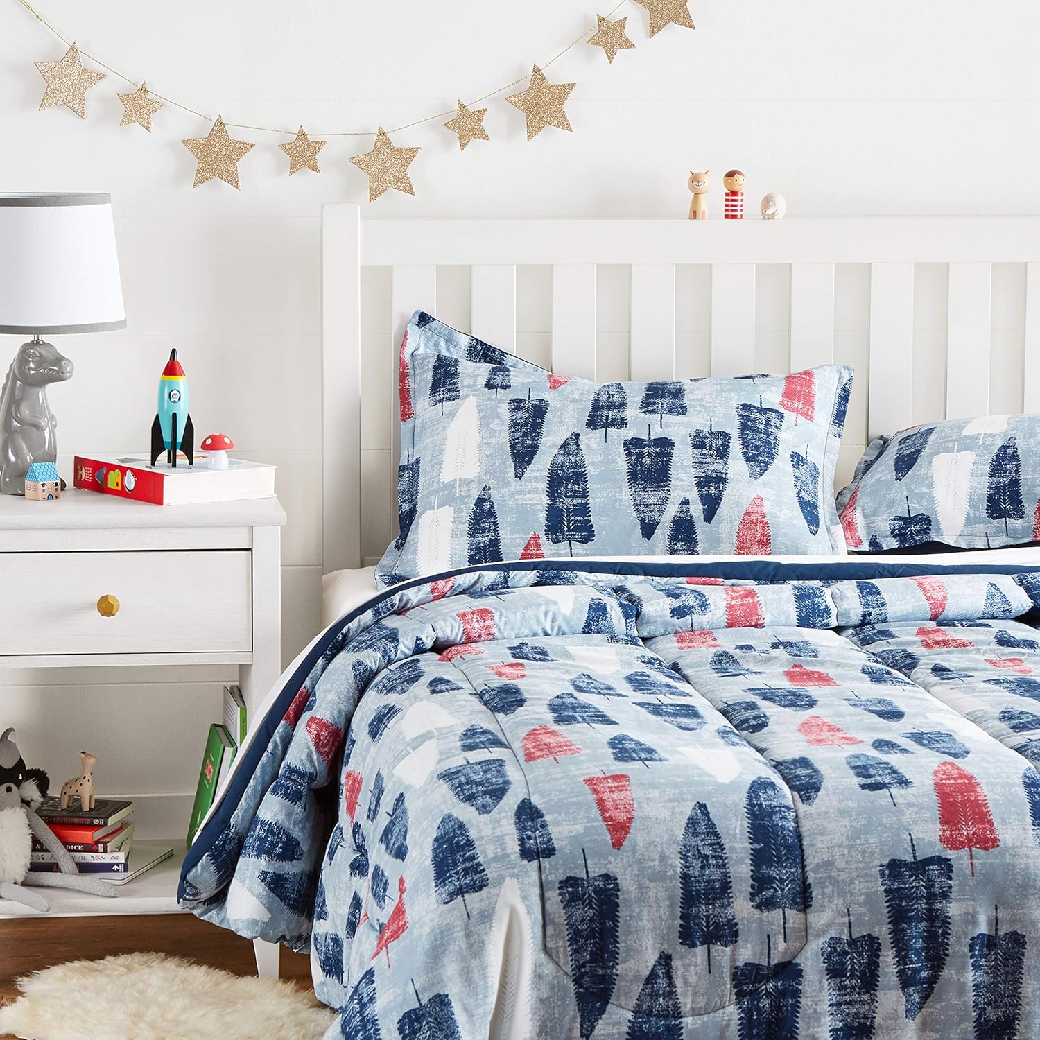 AmazonBasics Kid's Comforter Set Soft, EasyWash Microfiber Full/Queen, Blue and Red