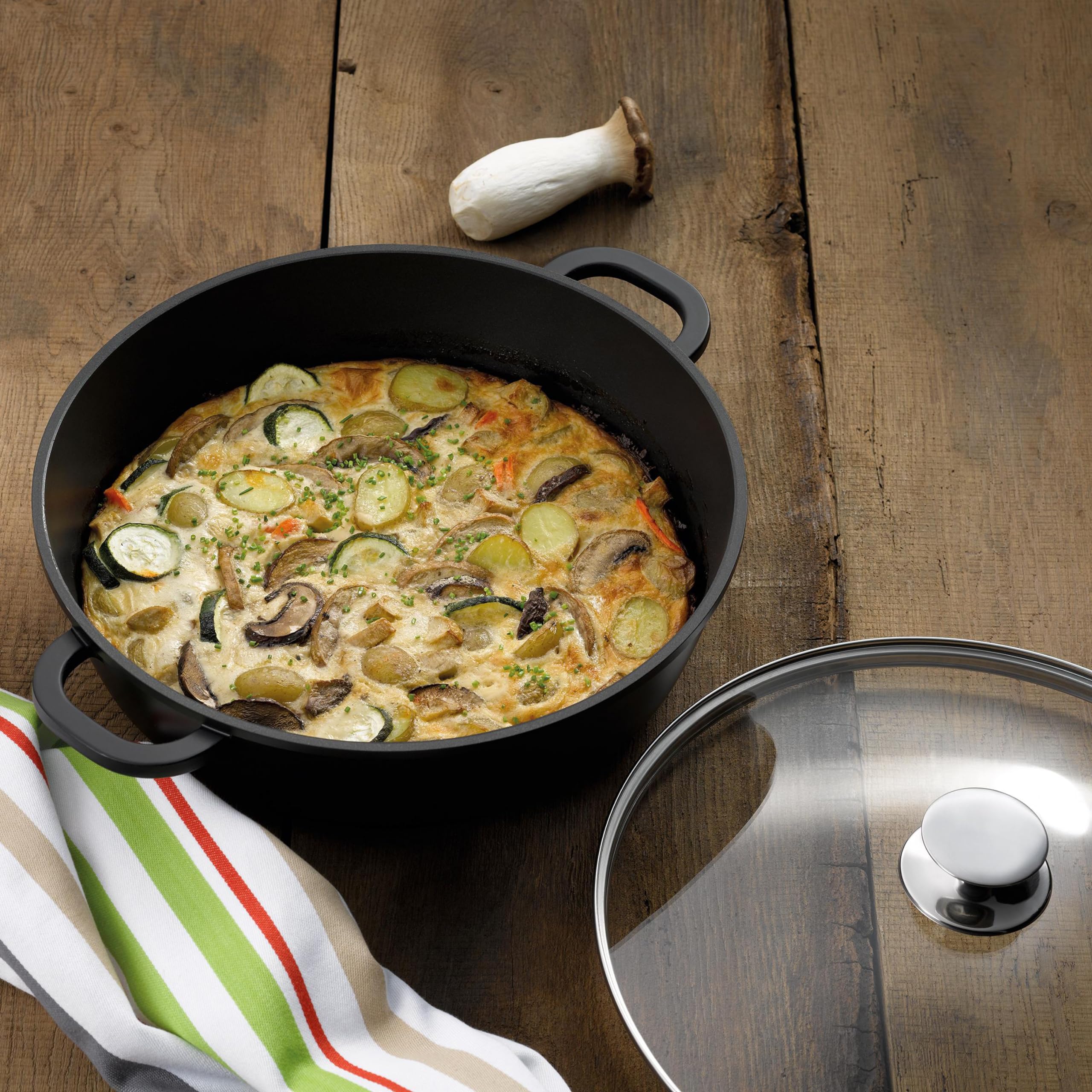 kela Aluguss Schmorpfanne 32 cm hoher Rand KERROS, Induktion Servierpfanne beschichtet mit Deckel, Paella Pfanne