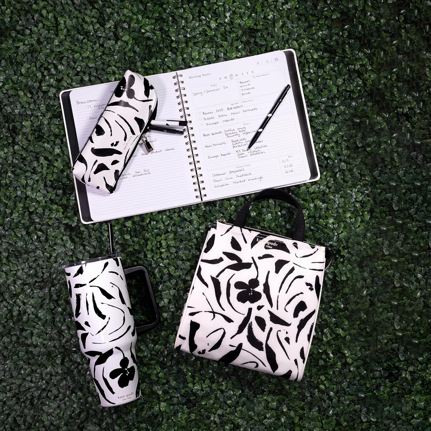 kate spade new york Portable Soft Cooler Lunch Bag, Thermal Tote with Insulated Interior Lining and Storage Pocket, Lunch Tote for Women, Painters Garden - Image 5