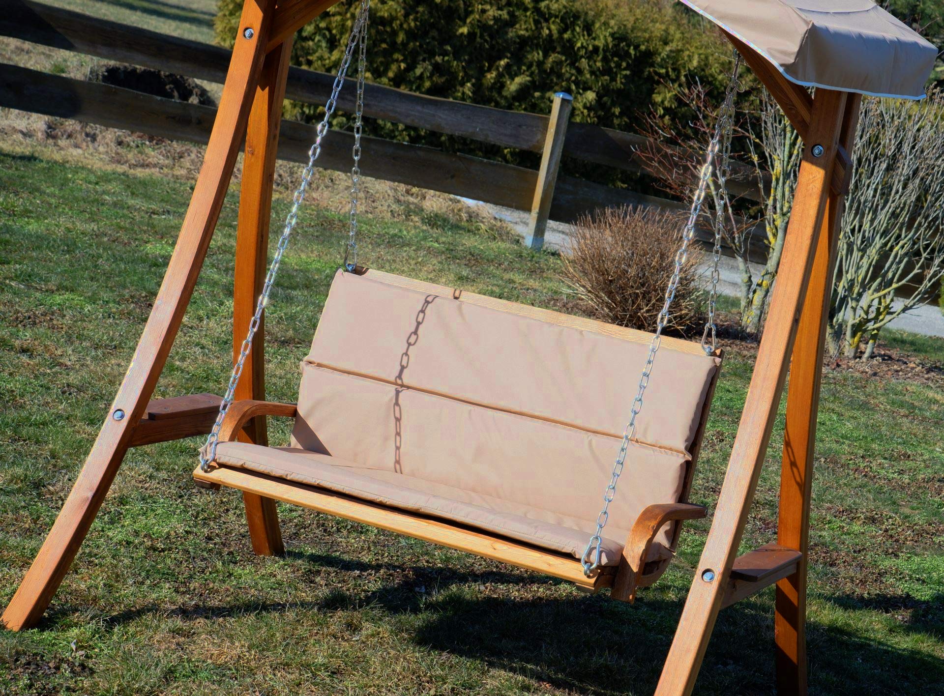 ALEOS. Design Hollywoodschaukel Gartenschaukel Schaukelbank Rio aus Holz Lärche mit Dach und Polsterauflage braun
