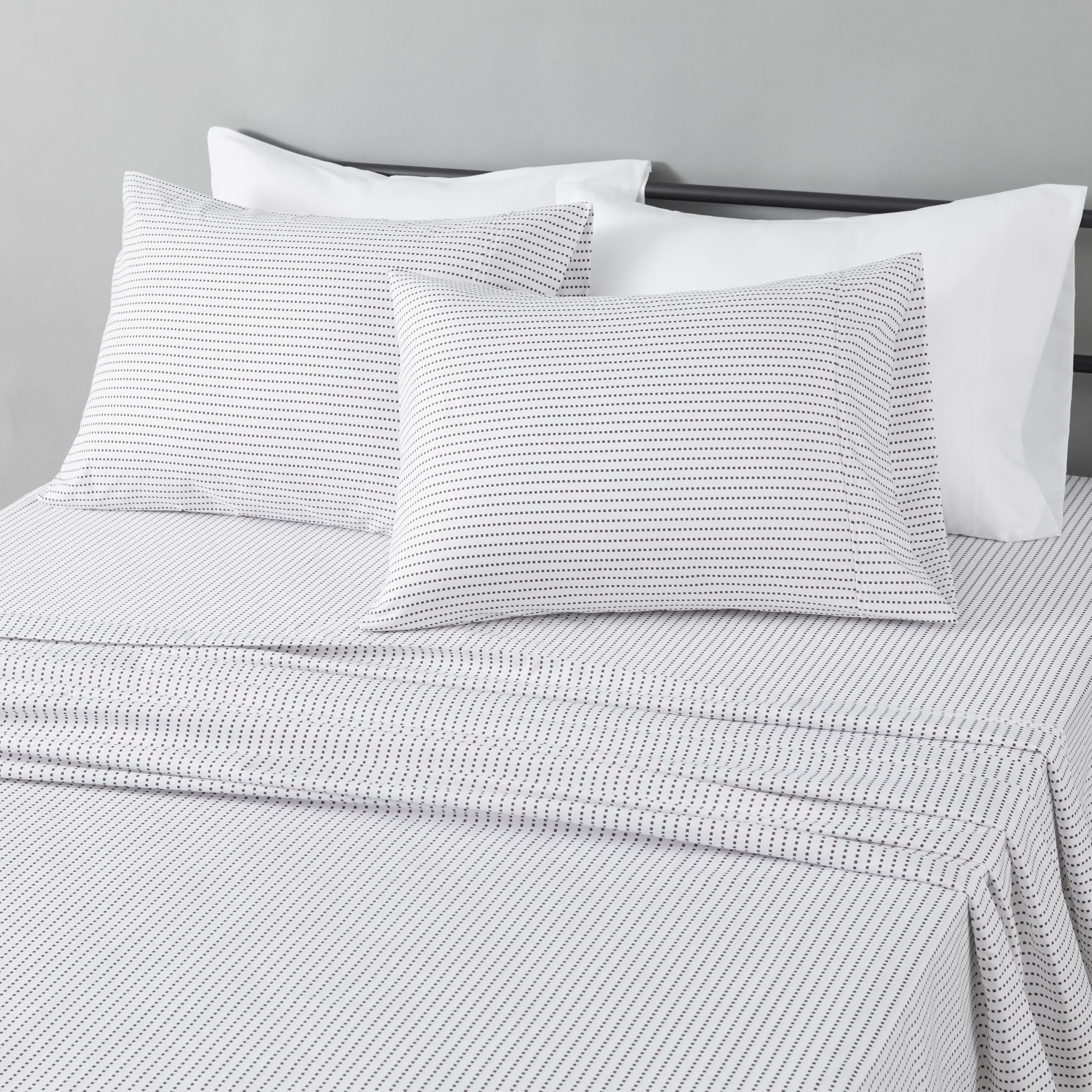 Amazon Basics Lightweight Microfiber 4-Piece Bed Sheet Set, Queen, Plum, Printed