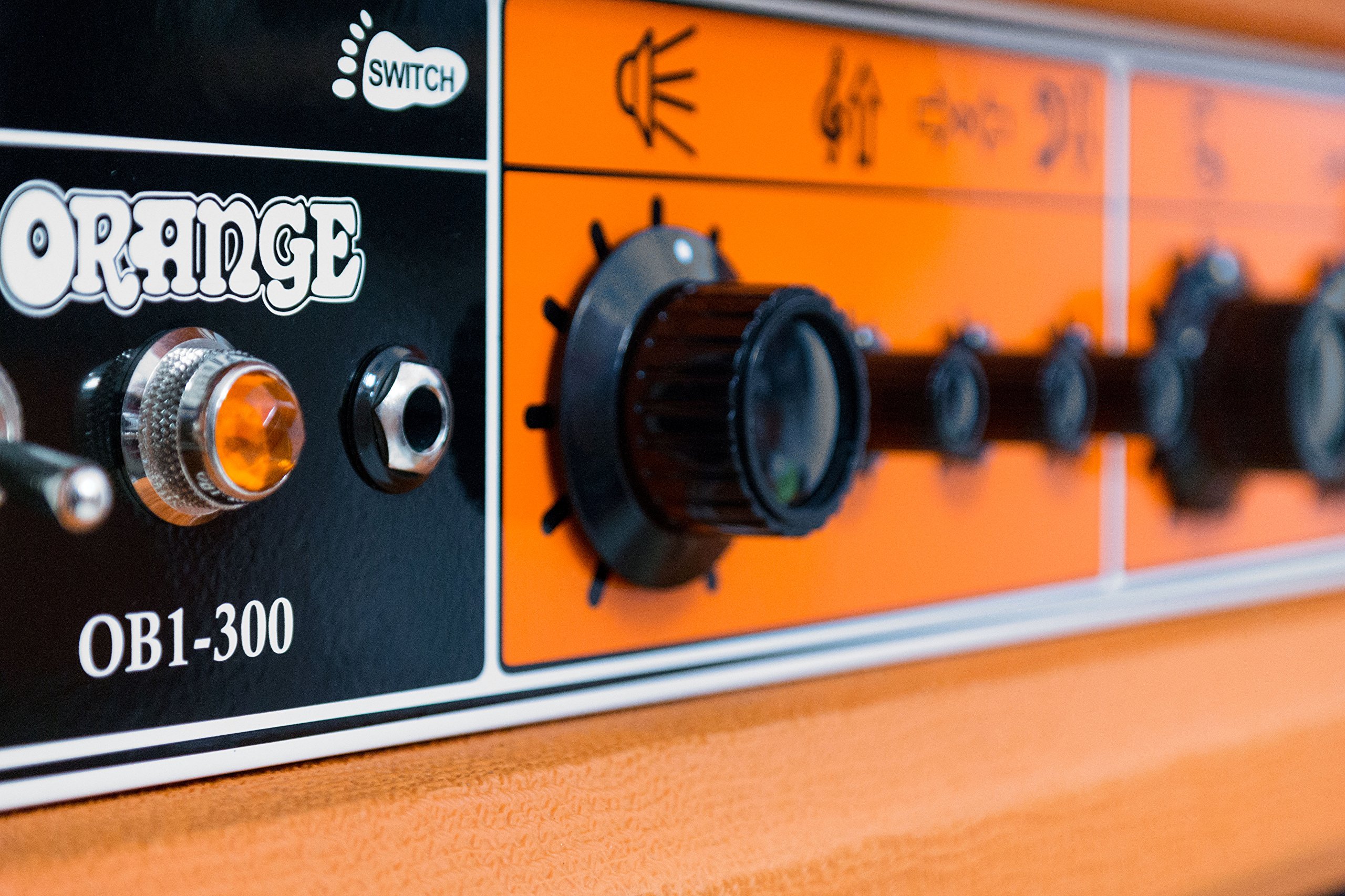 Amazon | ORANGE 300W Class A/B Solid State Bass Amp Combo w/foot 