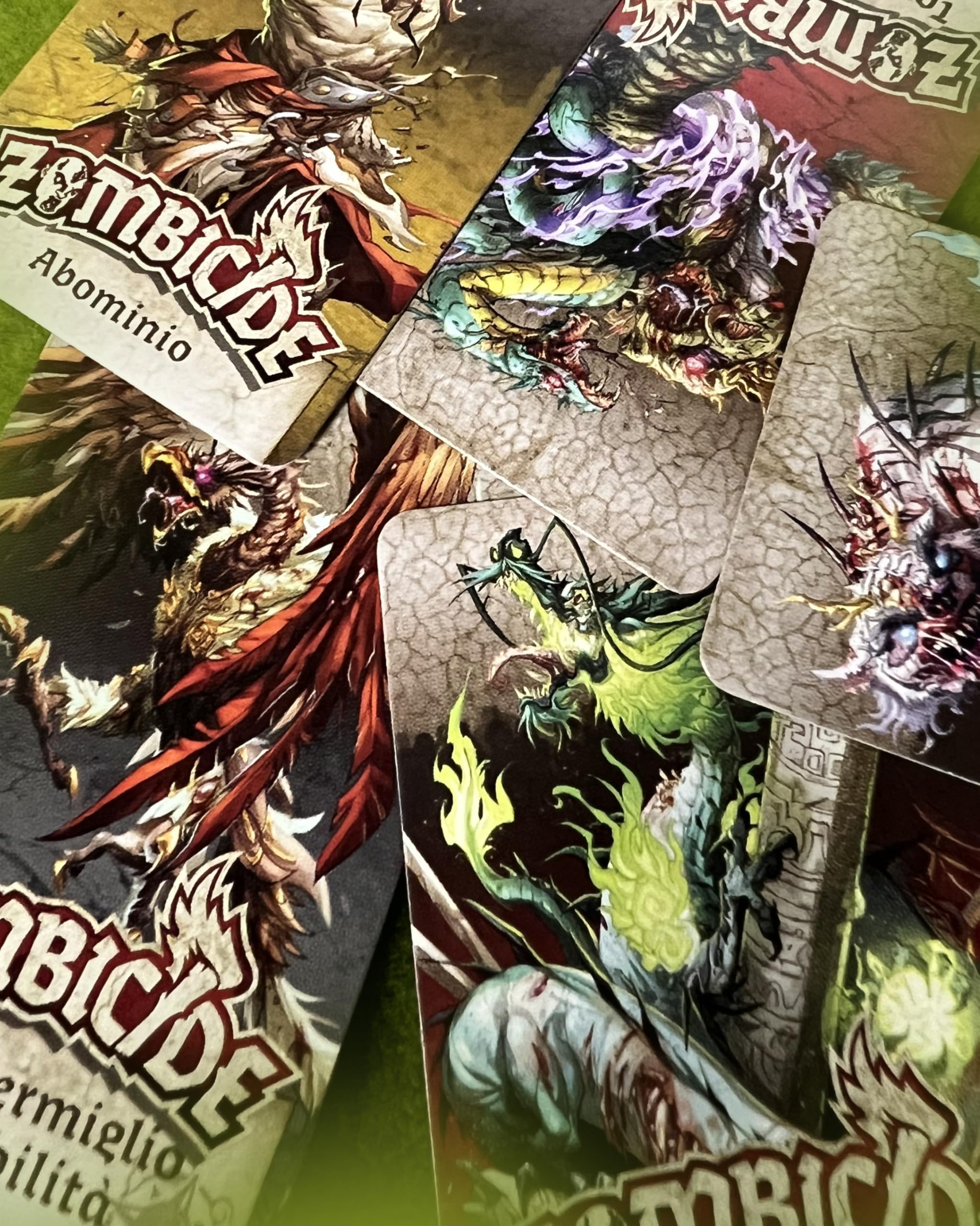 Asmodee Zombicide White Death - Divine Beasts - Abomination Pack, Espansione Gioco da Tavolo, 14+ Anni, 1-6 Giocatori, Edizione in Italiano