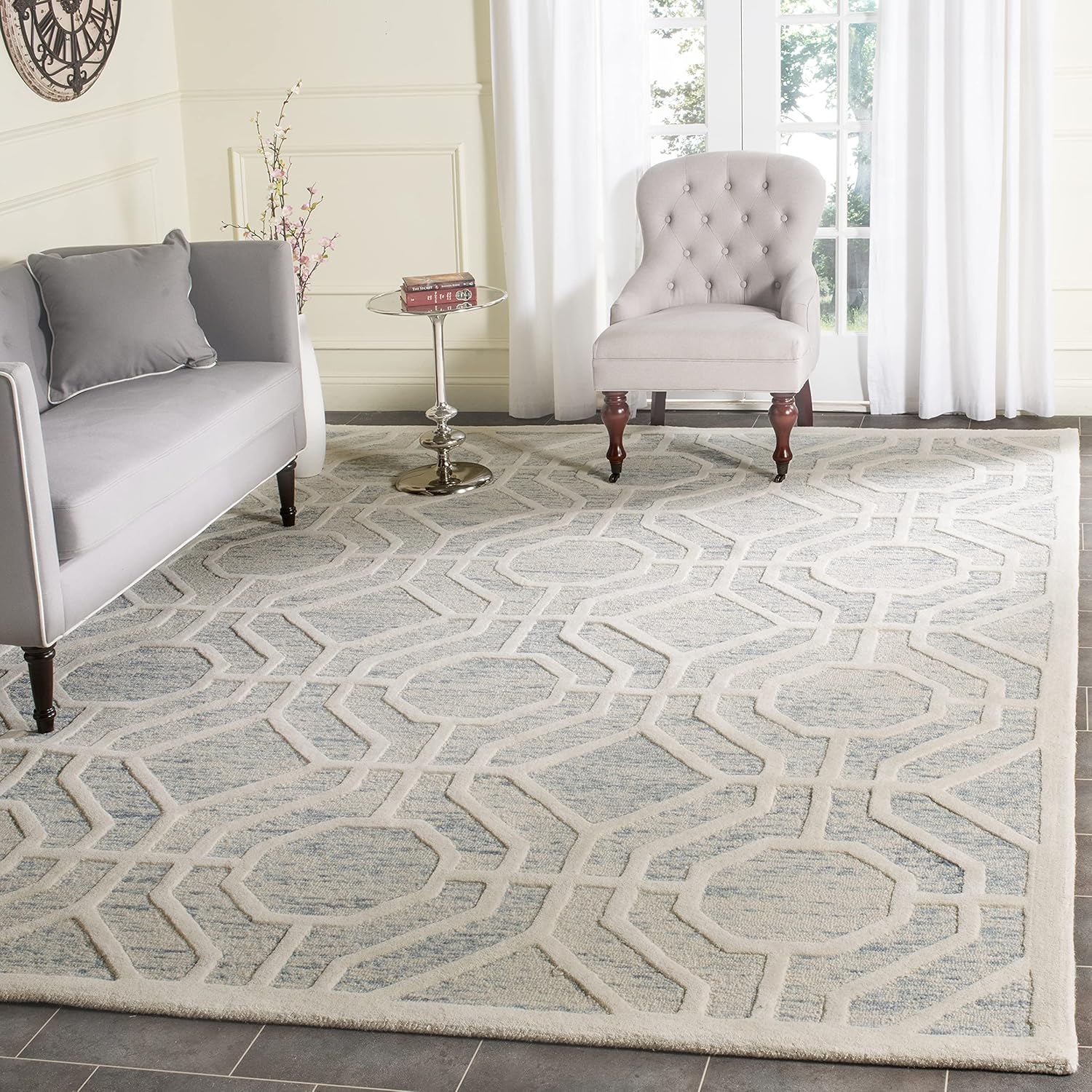 SAFAVIEH Cambridge Collection Accent Rug - 2' x 3', Light Grey & Ivory, Handmade Moroccan Distressed Wool, Ideal for High Traffic Areas in Entryway, Living Room, Bedroom (CAM726G)