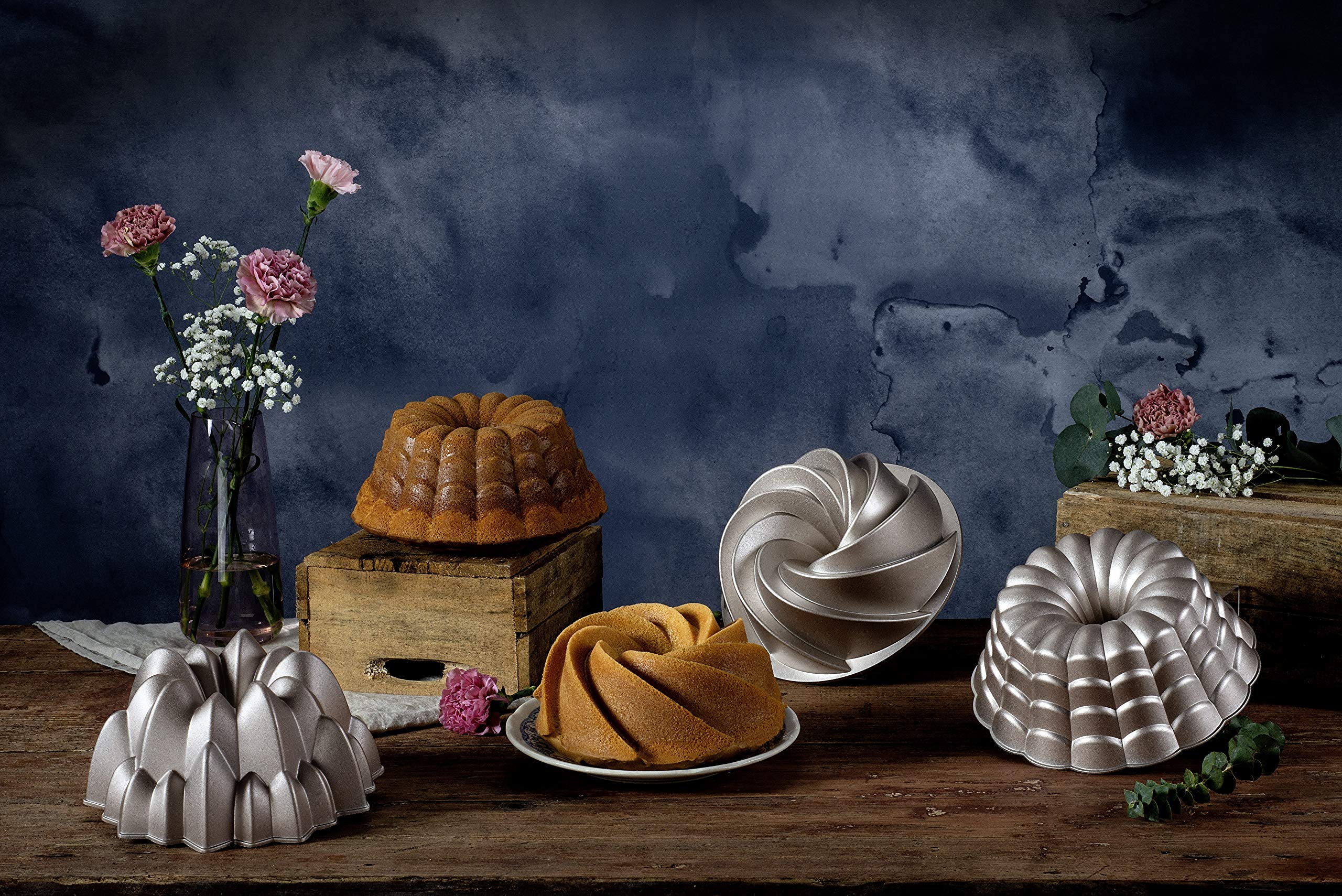 Dr. Oetker Moule à Gâteau Rond Créatif Diamètre 24 cm Moule à Gâteau Cannelé Antiadhésif Design Festif Pâtisserie Art pour Créations Impressionnantes Couleur Crème/Métallique