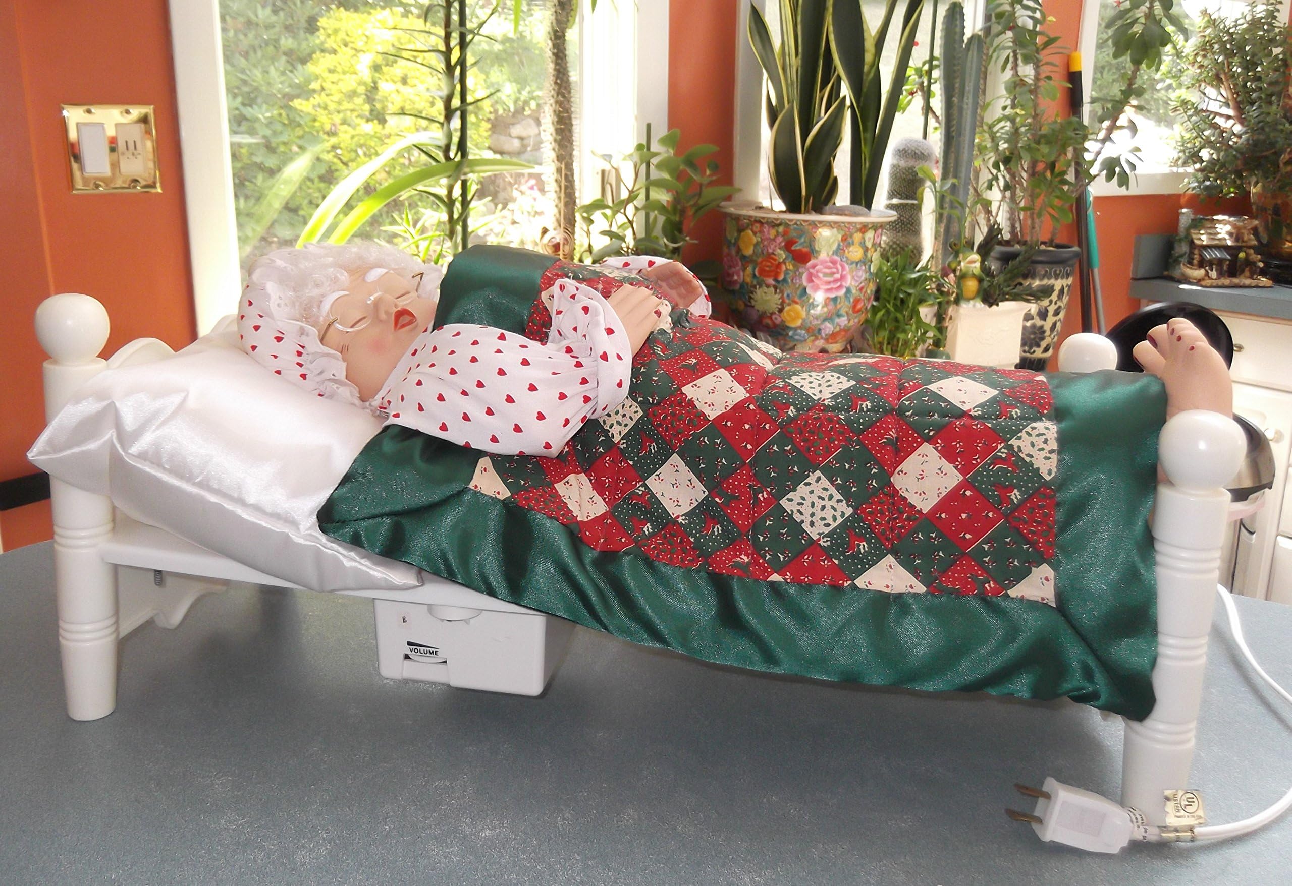 SLEEPING MRS SANTA CLAUS 'CHRISTMAS ON MAINSTREET' -SNORING WHISTLING ANIMATED Telco Collectible