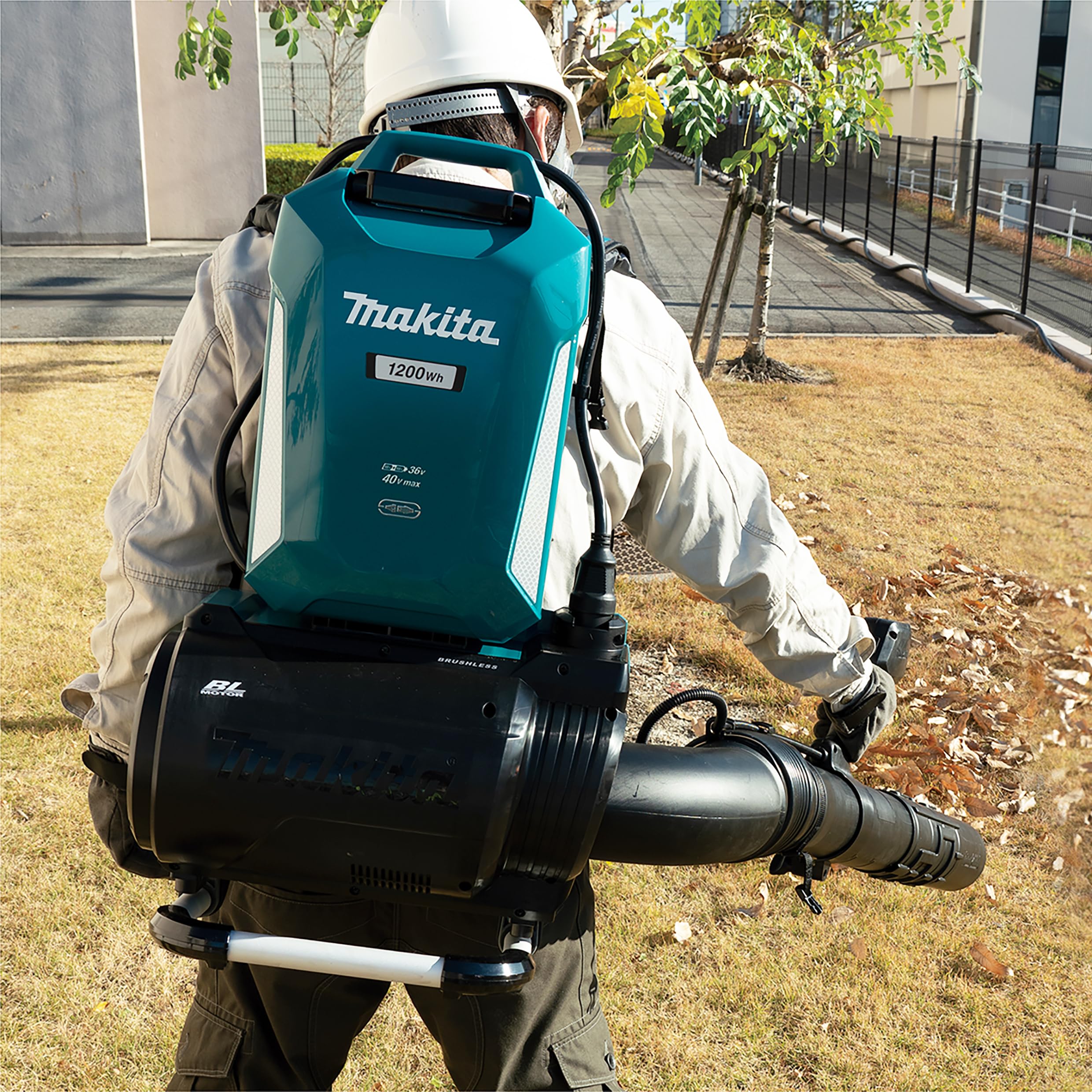 Makita UB002CZ 36V Li-ION LXT Balais Sac à Dos Souffleur - Sac à Dos Batterie et Chargeur Non Inclus