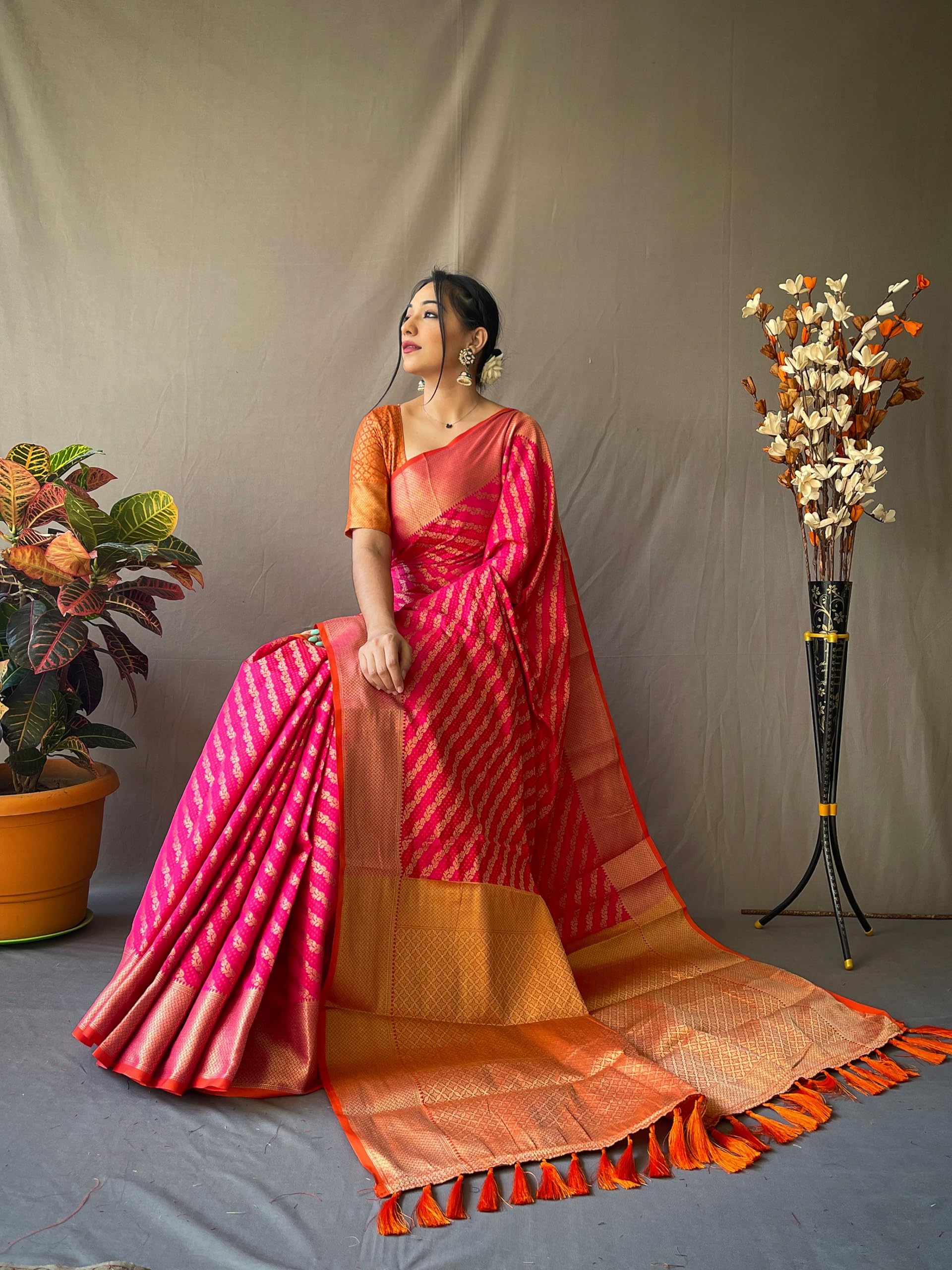 SGF11 Women's Leriya patola Soft Lichi Silk Banarasi Sarees With Blouse Piece product image 3