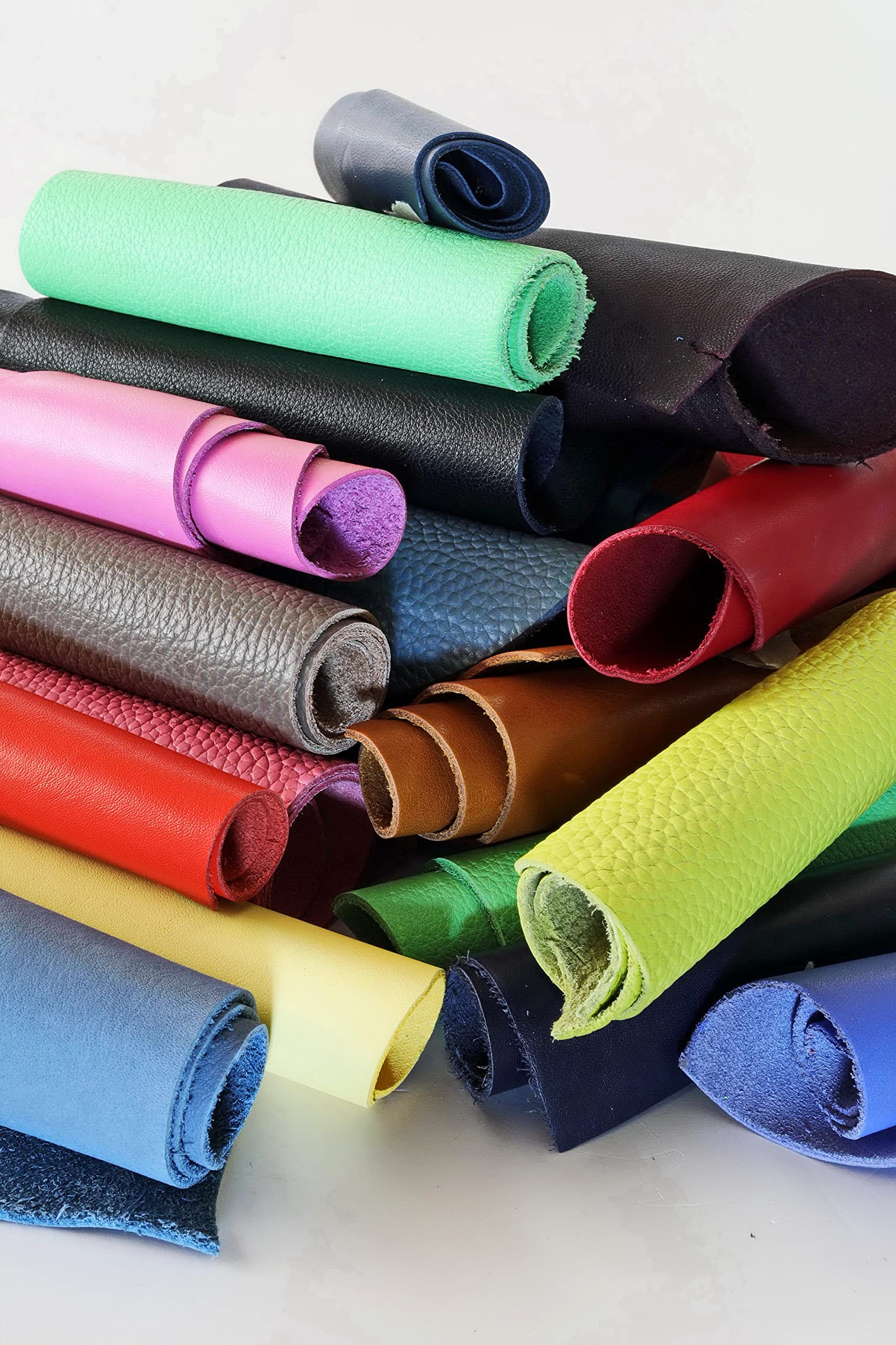 La Garzarara – Chutes de Cuir Unis – Minimum 10x15 cm – 1kg – Sélection Aléatoire pour Artisanat, Couture et Créations Fait-Main – Métallisés, Lisses ou Non - B 186