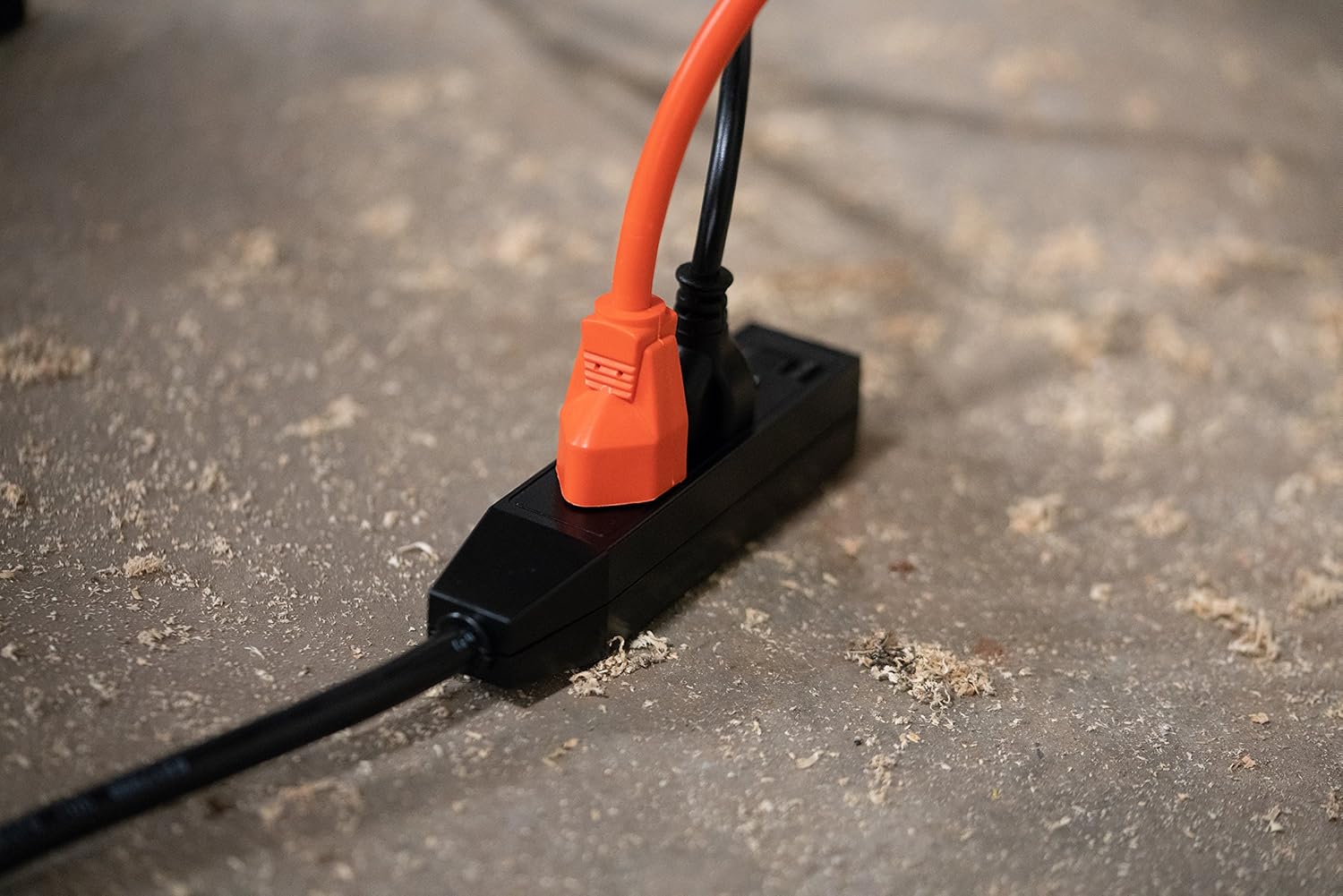 Southwire Trinector Power Extension Cord - Portable Cable for Multiple Appliances - Durable Vinyl Jacket - Moisture Resistant - 14/3 Gauge - 15-Foot Black