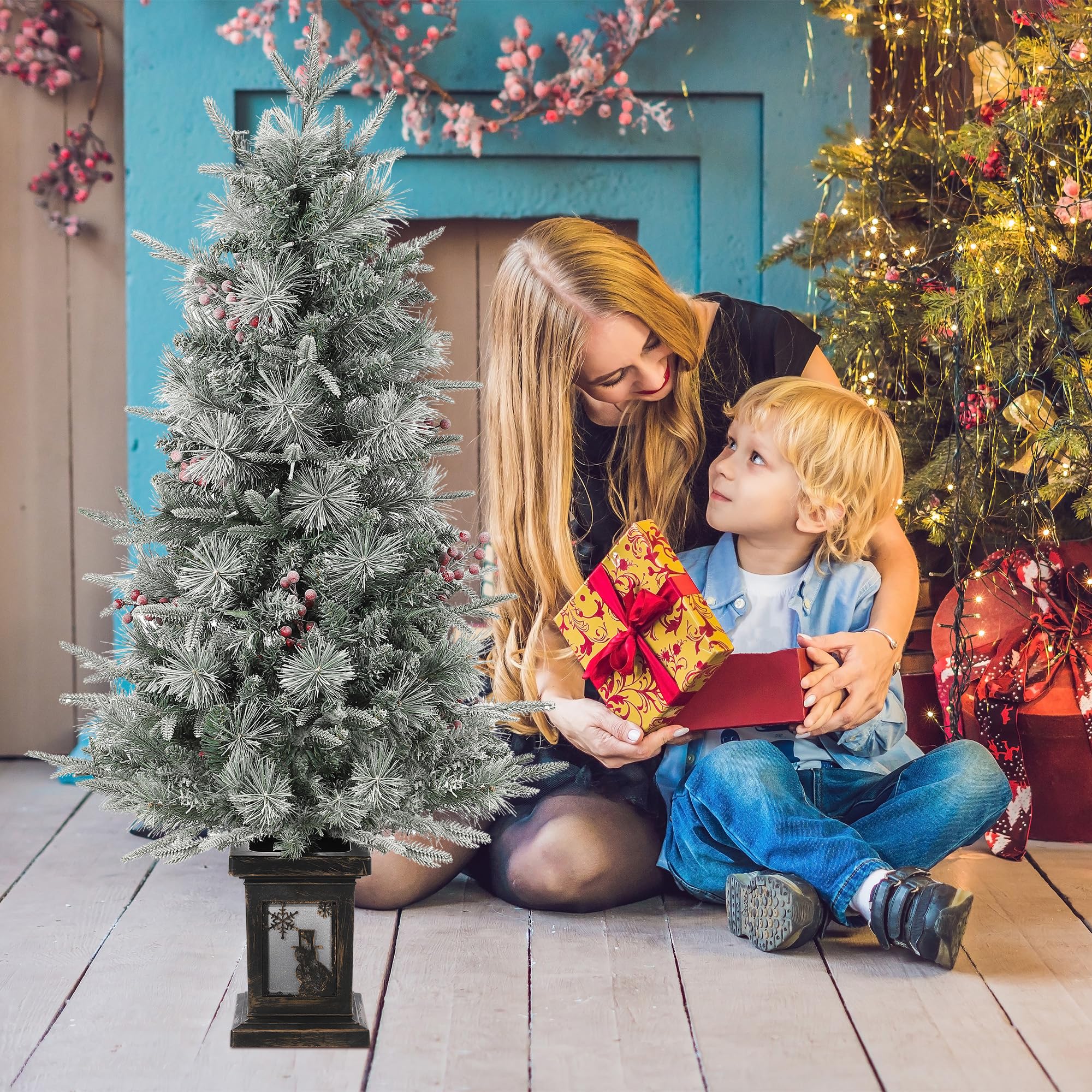 GarveeTech Schneebeflockter künstlicher Weihnachtsbaum 125 cm mit LED - 150 LEDs warmweiß/mehrfarbig, 8 Modi, PVC-Zweige - EU-Stecker, Schneemann-Lichtbox - 4ftH Frost Tree, Dual Color 8 Modes, 150LED
