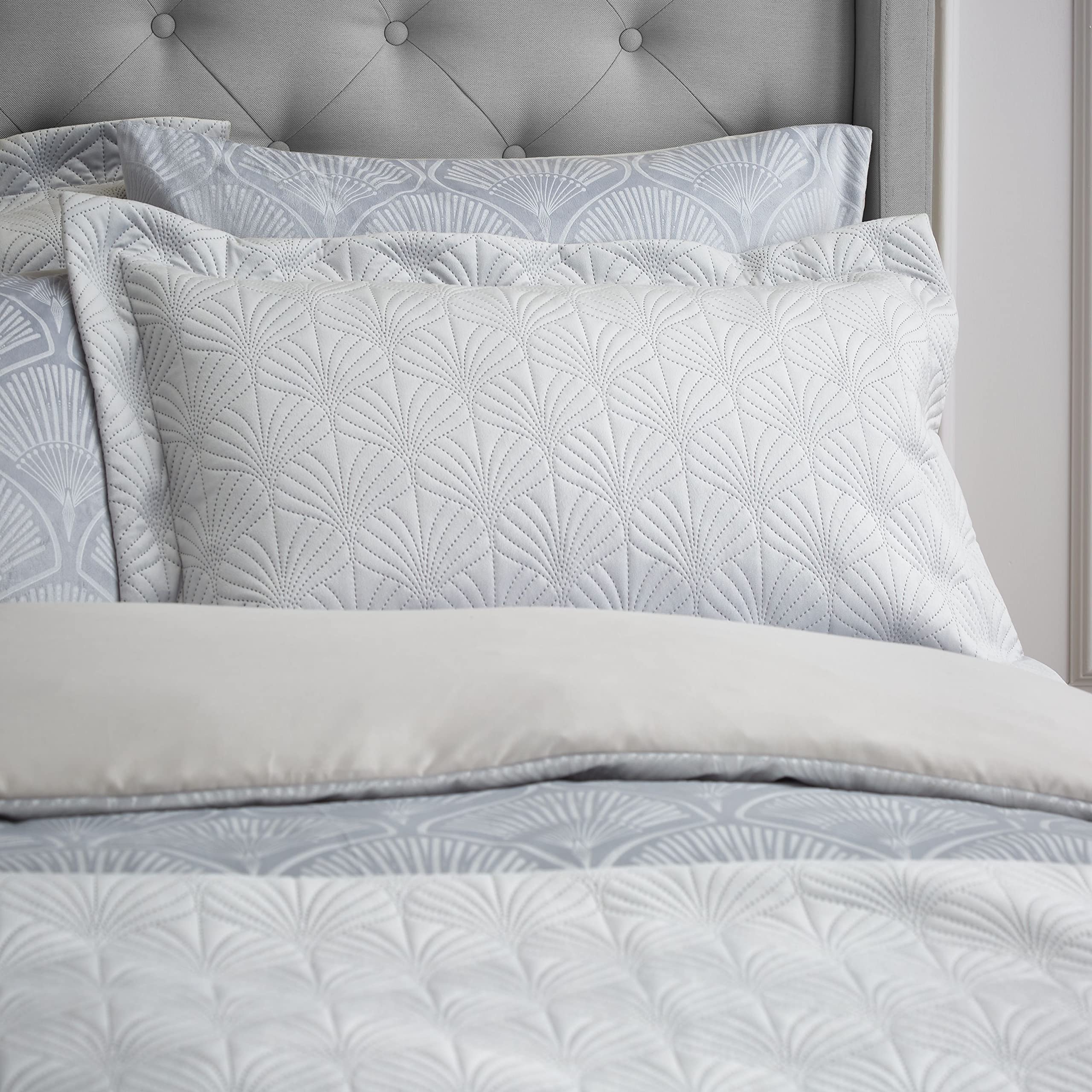 Catherine Lansfield Art Deco Pearl Oxford 50x75cm + border Pack of 2 Pillow cases with envelope closure Silver Grey