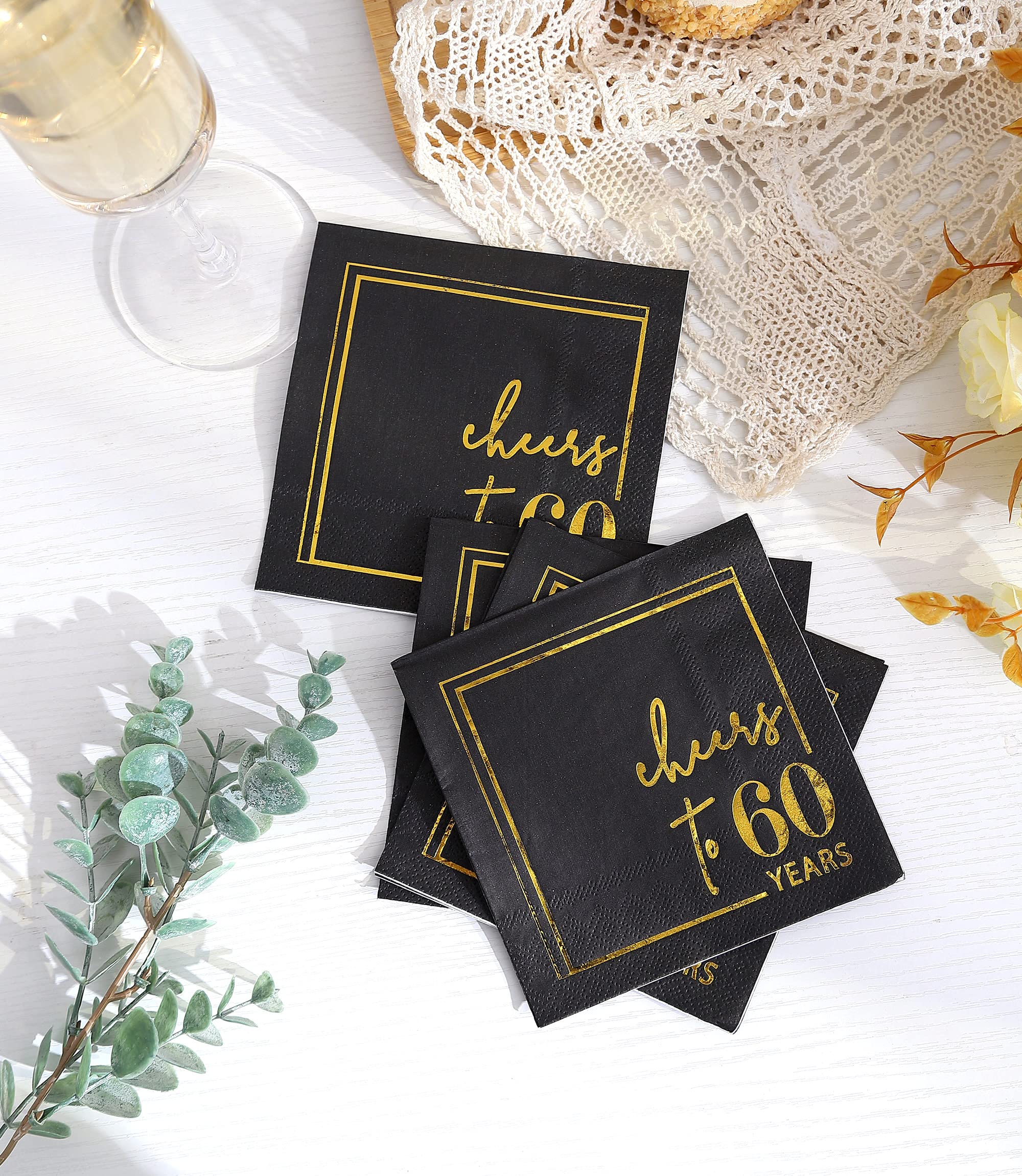 Servilletas de cóctel Cheers to Years - Paquete de 50 servilletas de cumpleaños de 3 capas de 5 x 5 pulgadas, servilletas desechables para fiestas, servilletas de papel para bebidas o decoraciones de