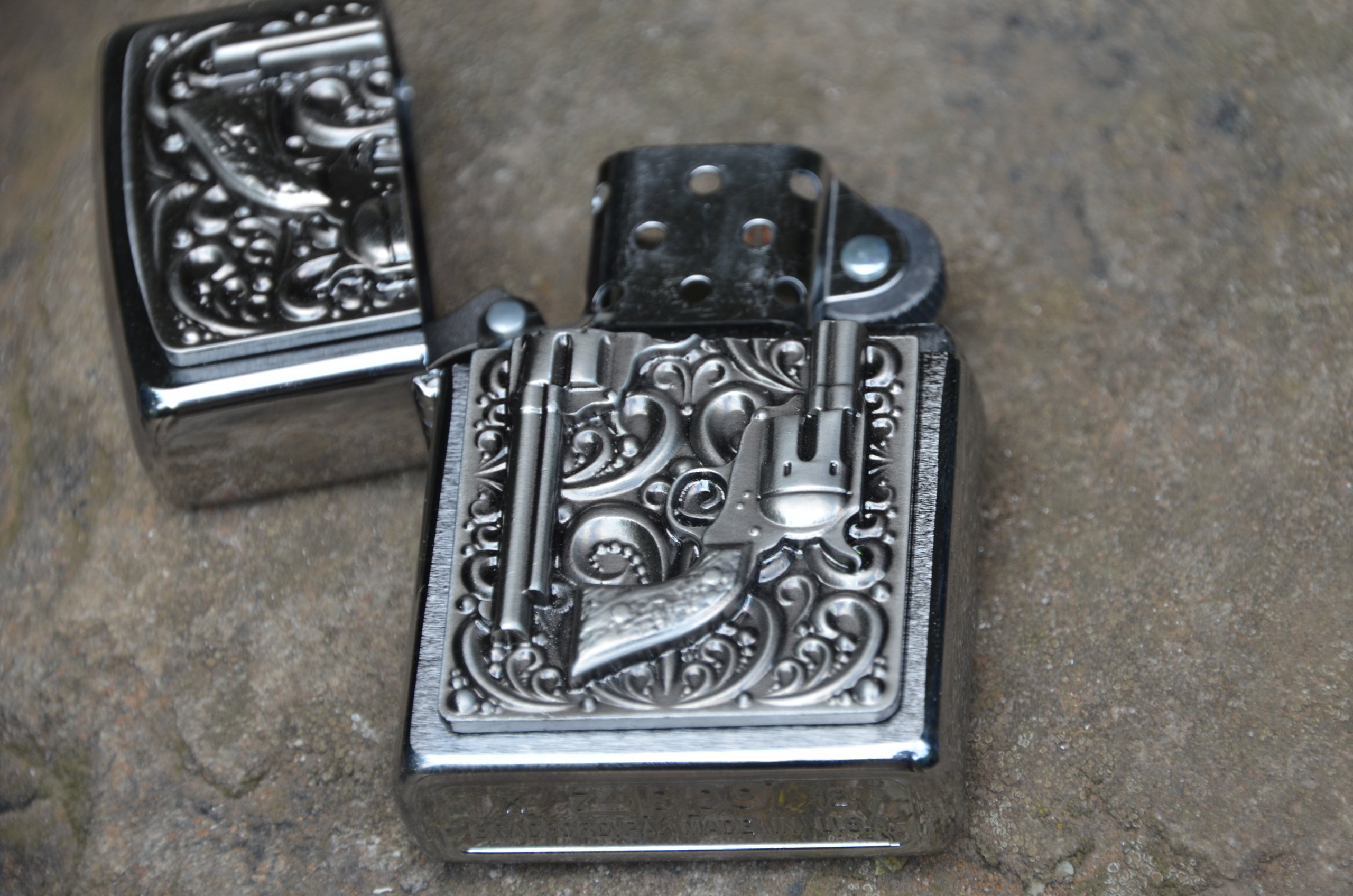 Zippo Briquet tempête – Revolver, chrome brossé, emblème – Rechargeable – Réutilisable – Design coupe-vent – Boîte cadeau – Fabriqué aux États-Unis - 5