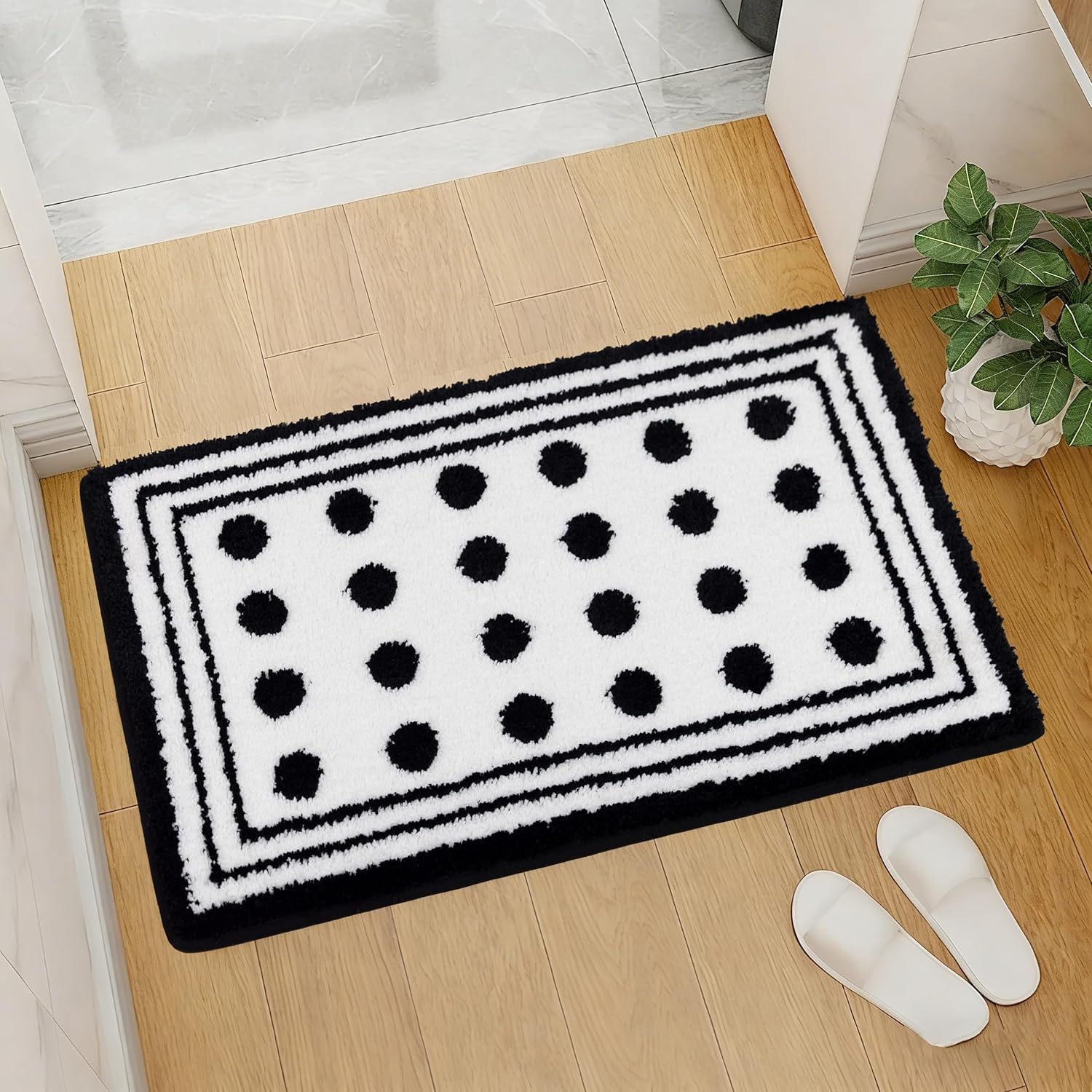 ORTIGIA Polka Dot Black and White Bathroom Rugs Mordern Bath Rug Absorbent Bath Mat Soft Plush Microfiber Non Slip Bathmat for Bathroom Floor Carpet Bedroom 20x32 inch