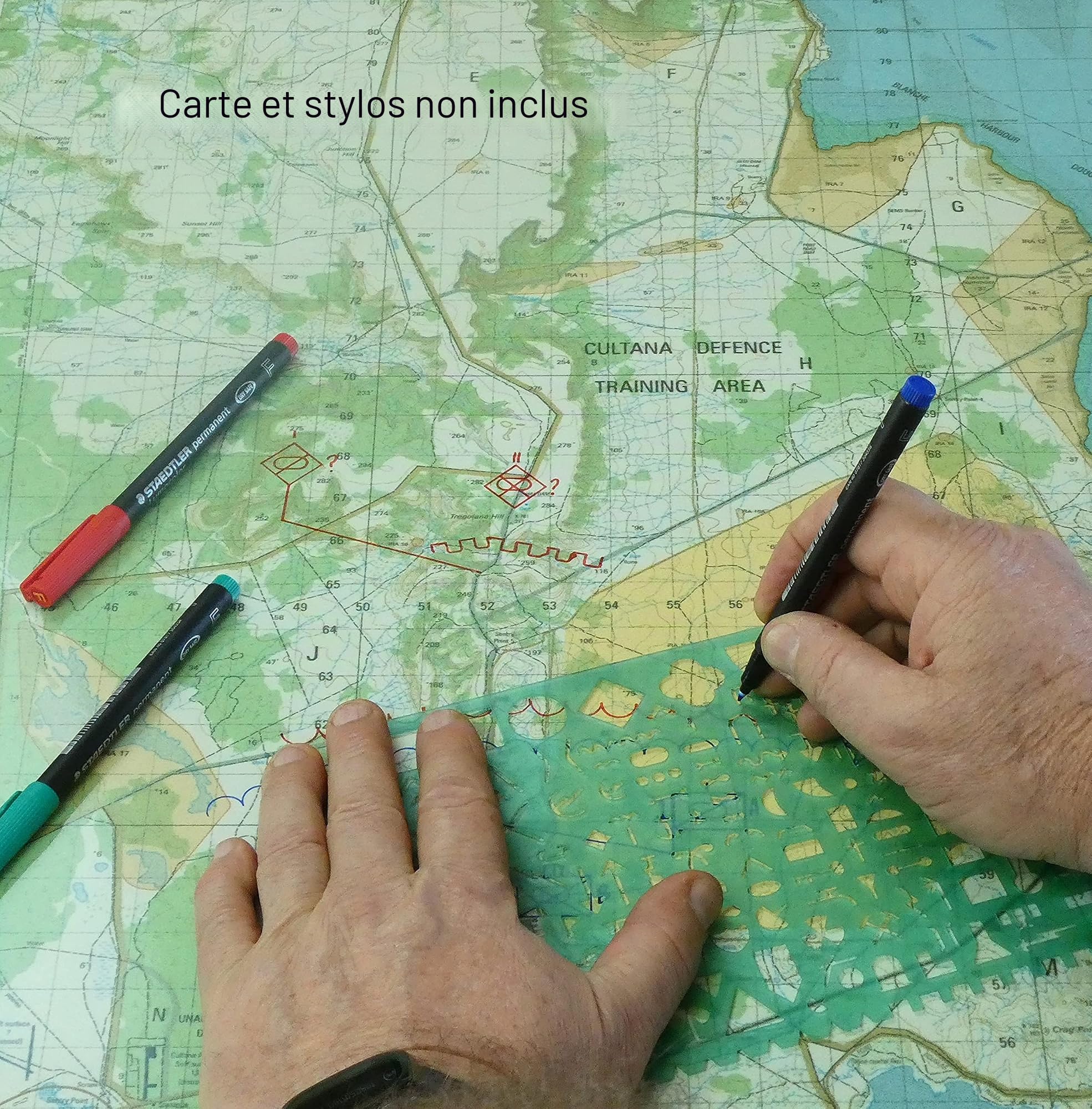 Pochoir Militaire Normographe — Symboles NATO Combat de Style Standardgraph, Signes Tactiques MIL-STD 2525 pour Cartographie Armée, Calques et Sable, PETG Réutilisable, Fabriqué en Australie