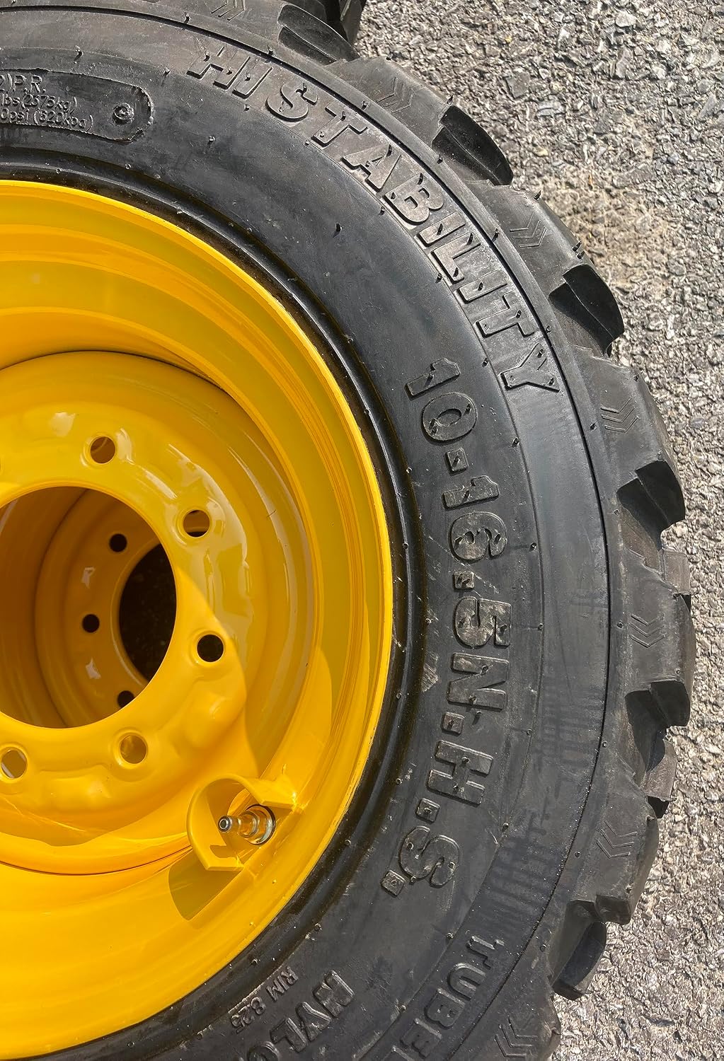 (1) 10-16.5 Forerunner SKS-1 Skid Steer Tire on Wheel/Rim (8 lug) for New Holland LX565, LX665, L160, LS160, L170, LS170, L213, L215, L218, L220 & more - 12PLY -10X16.5 (Left Side Mount)