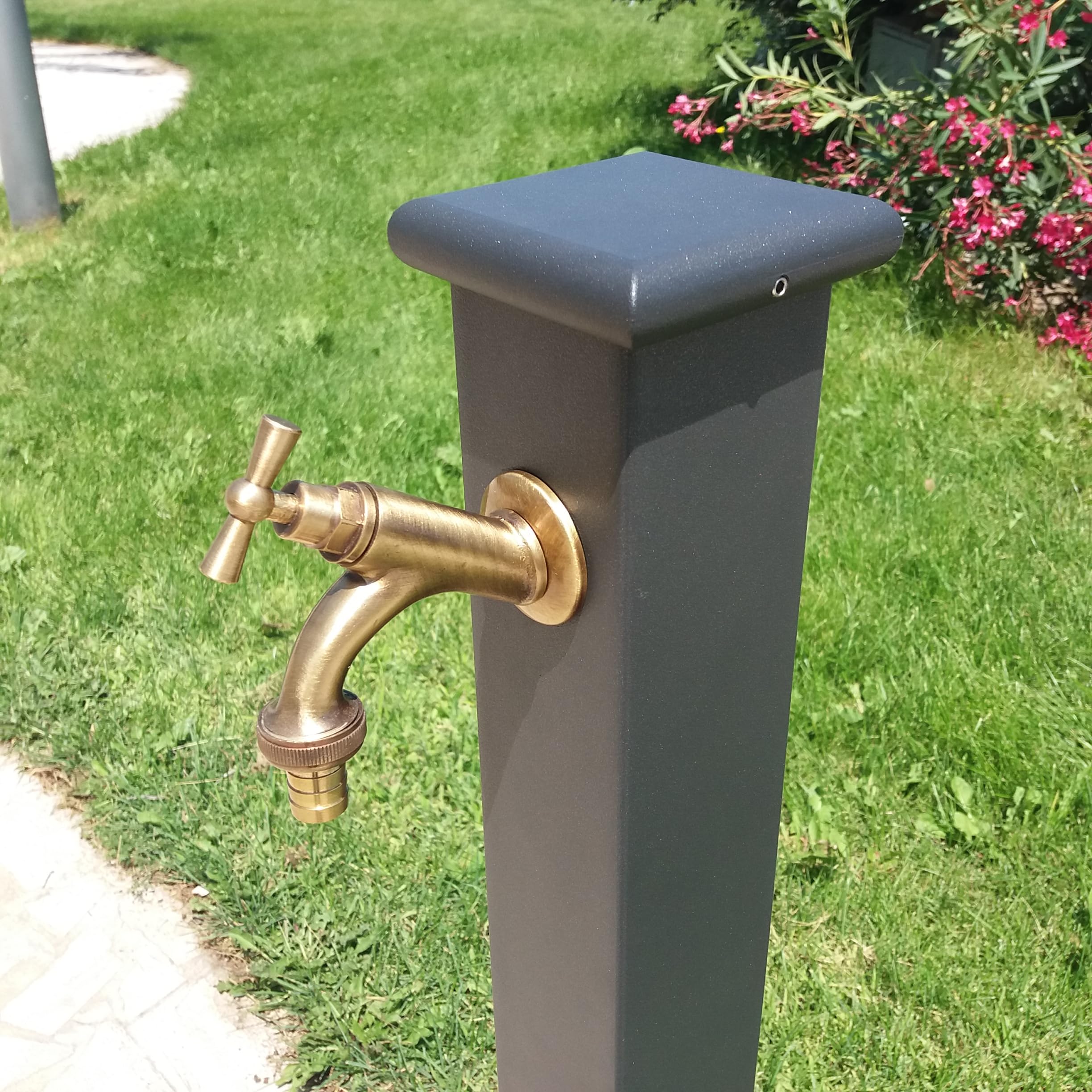 Fonderia Bongiovanni | Fontaine à Colonne | Fontaine de Jardin extérieure | Modèle Panarea | avec Robinet en Laiton Bruni | Made in Italy | pour Home Garden Terrace