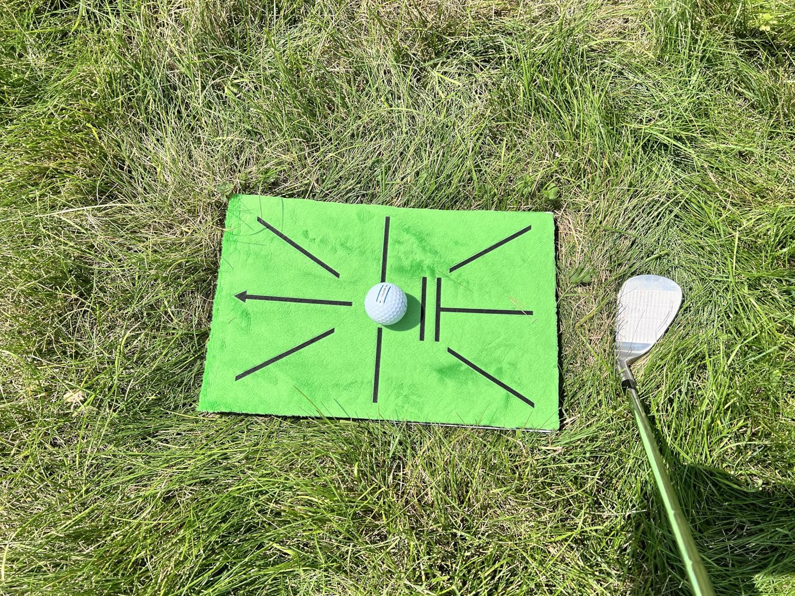 Golf Schlagmatte – Schwungpfad-Erkennung, 35x24 cm AL-Basis mit 7cm Erdspieße – Golf Trainingsmatte für Outdoor, Garten & Zuhause, Indoor & Golfplatz, Direktes Feedback