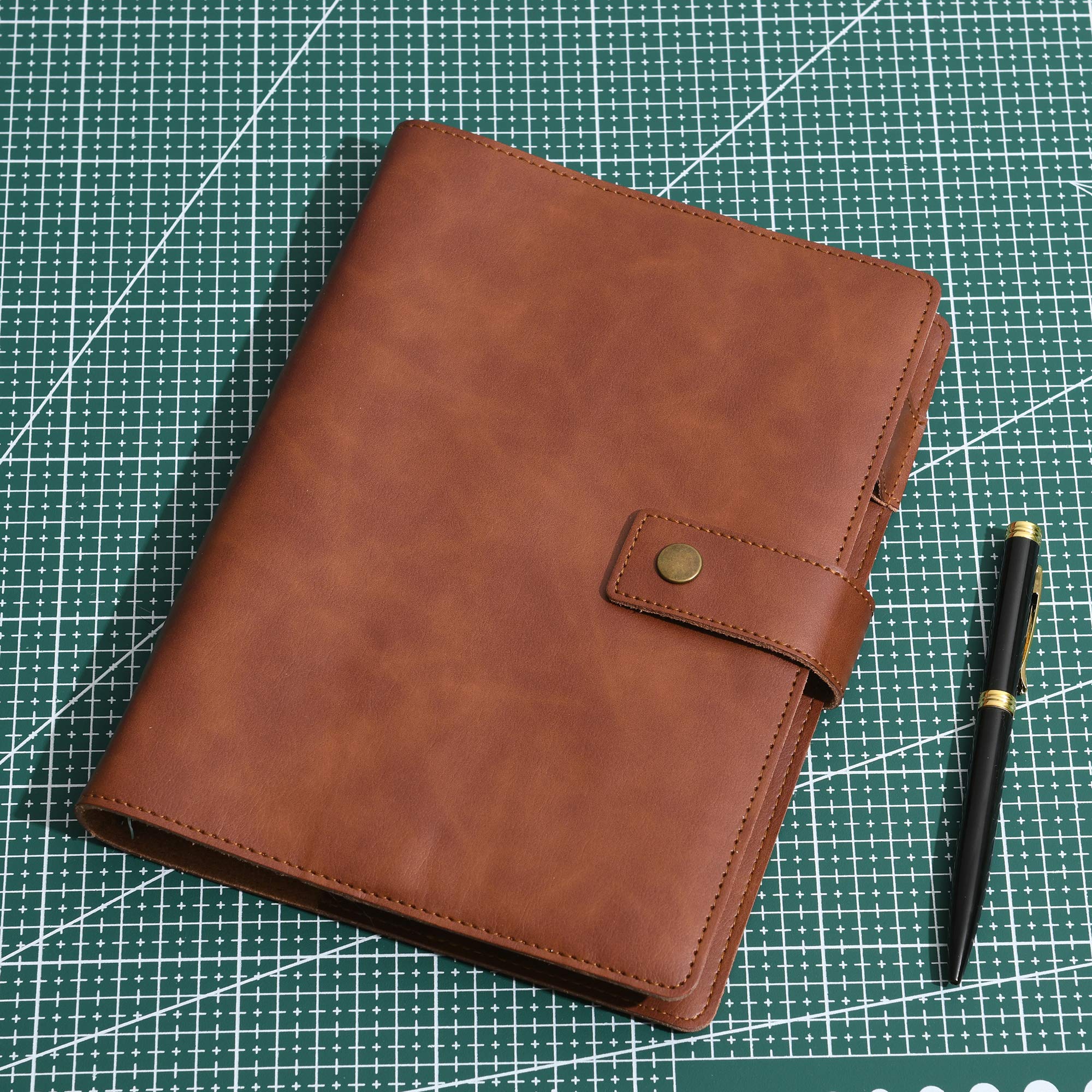Wonderpool Binder skórzany dziennik zestaw wielofunkcyjny do wielokrotnego napełniania notatnik spiralny pamiętnik - kratka w kropki papier i kieszenie wewnętrzne z prawdziwej (Kawowy, A5)