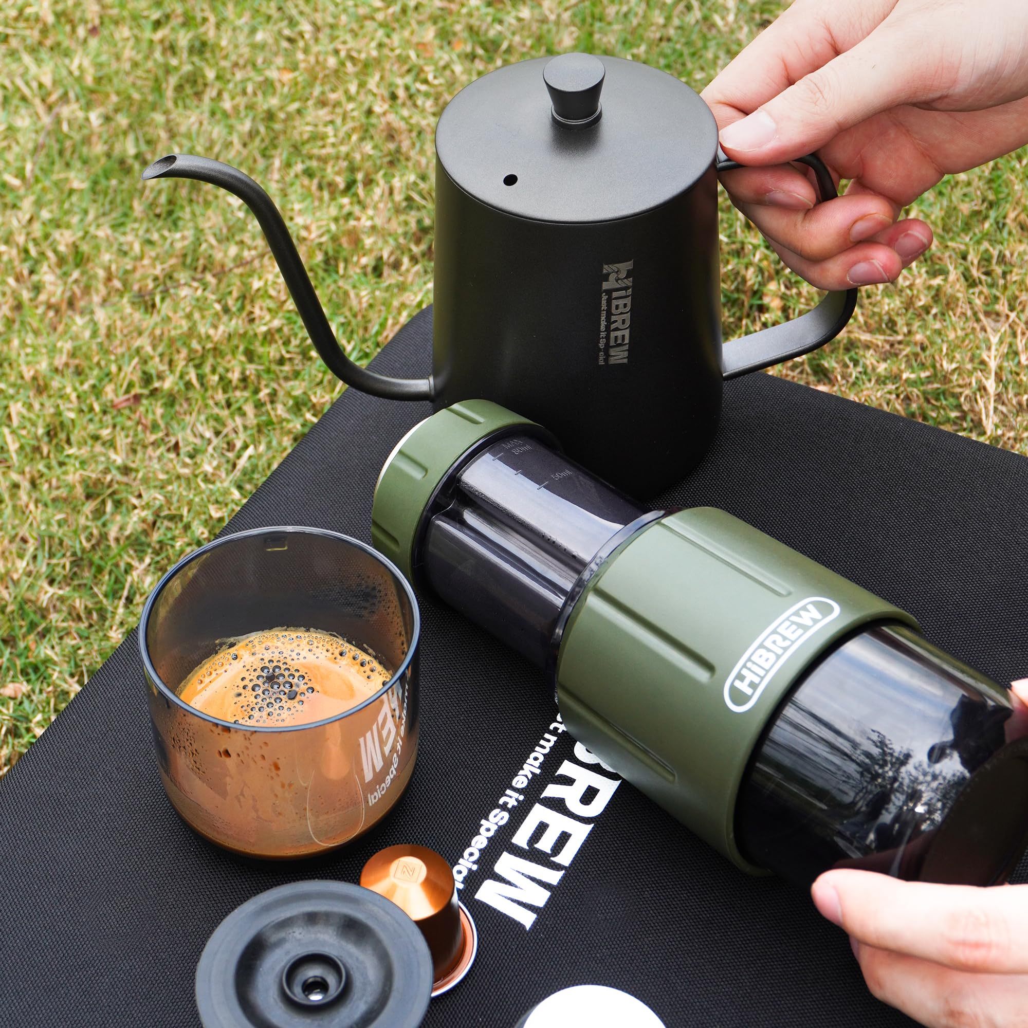 HIBREW H4D - Cafetera espresso manual para acampar y viajar, cafetera portátil con bomba de mano, taza integrada, compatible con café molido 2 en 1 y cápsulas originales Nes
