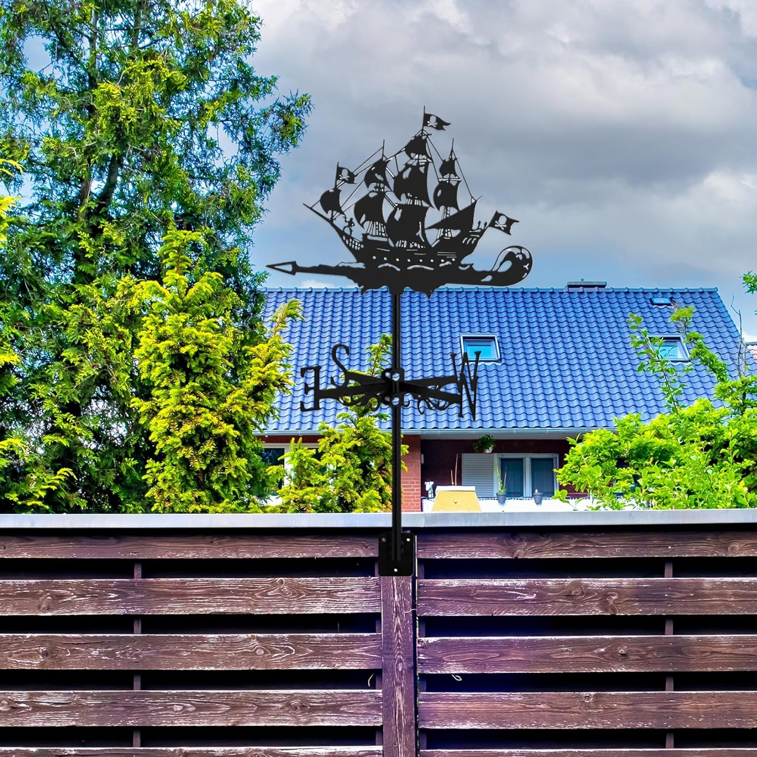 1PC Weather Vane Pirate Ship Weather Vanes for The Garden Roof Mount Weather Vane for Yard Metal Wind Direction Indicator for Garden Patio Roof Decor
