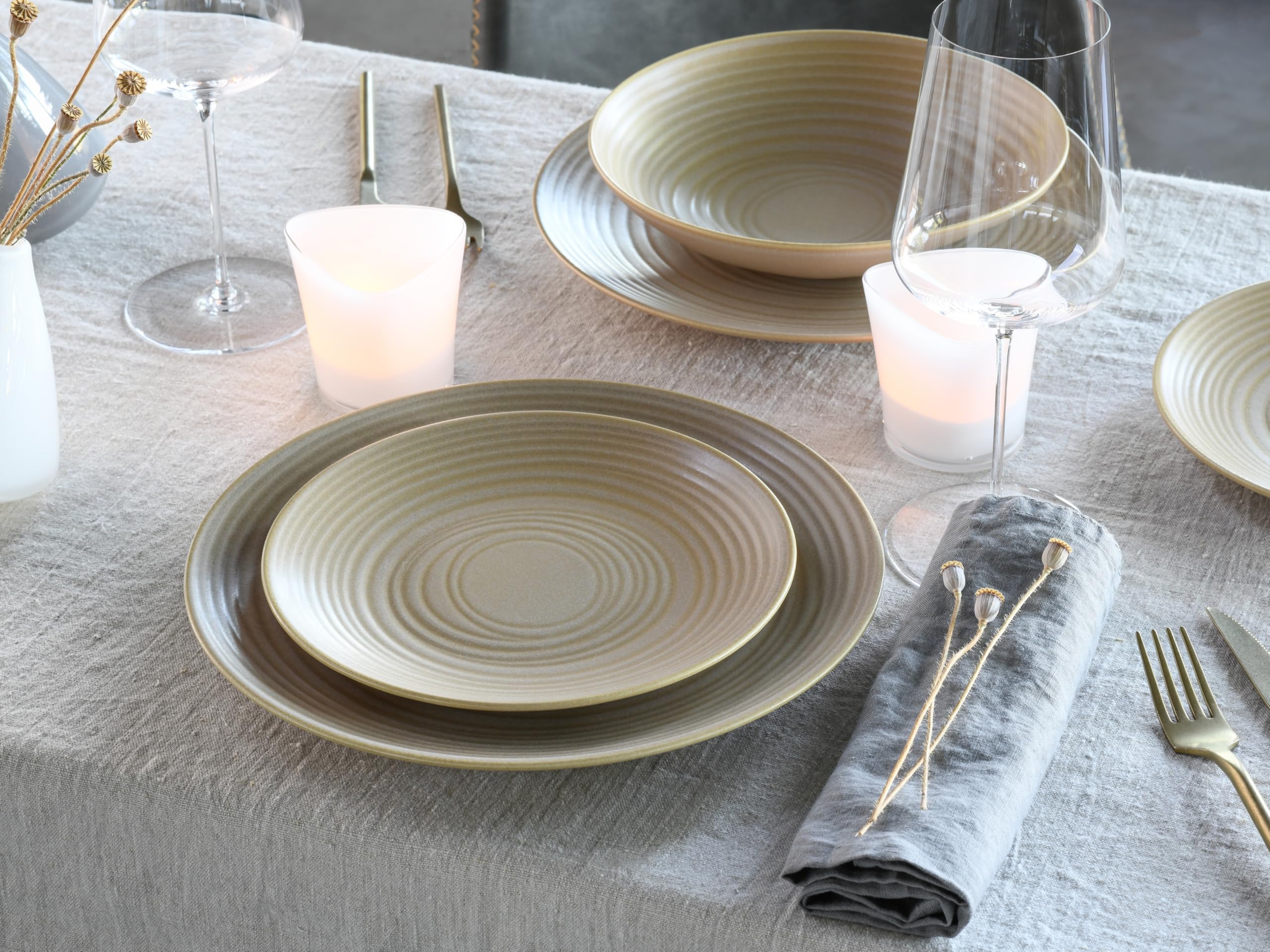 CreaTable, 23919, Serie Lava Stone Sand, 12-teiliges Geschirrset für 4 Personen, Teller Set aus Steinzeug, spülmaschinen- und mikrowellengeeignet, Made in Europe