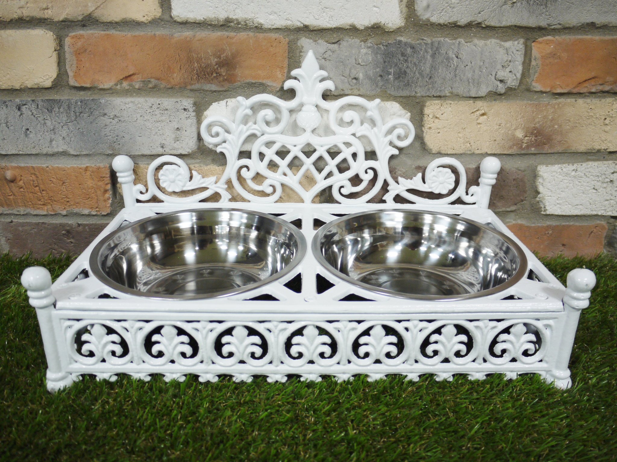 Black Country Metal Works Puppa Middleton - Ornate Cast Iron Dog Bowls - Various Styles Available (White, Large Rectangular)