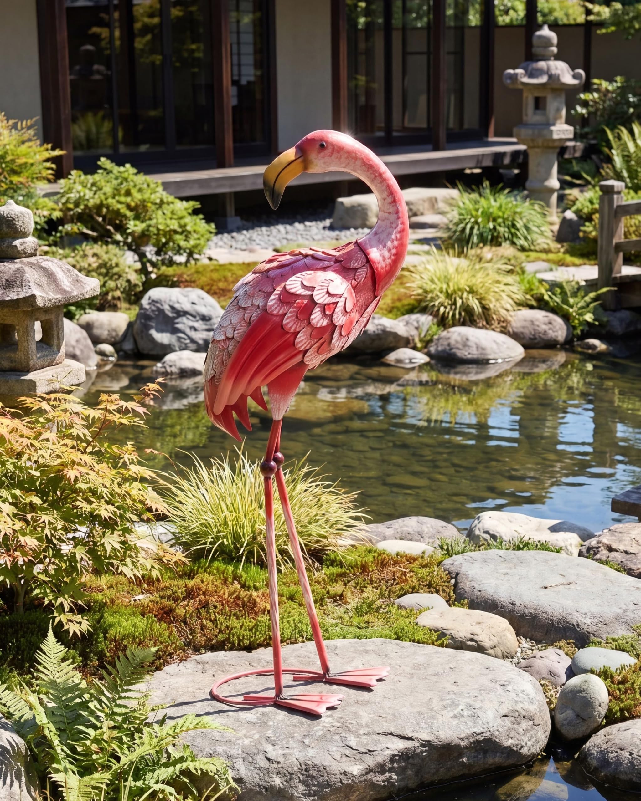 Beliani Gartenfigur Flamingo Metall rosa handgefertigt Palawan