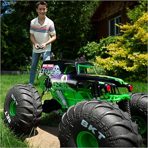 Miniatura 8 de Monster Jam, Camión monstruo oficial Mega Grave Digger todo terreno, más de 2 pies de altura, escala 1:6, juguetes para niños y niñas a partir de 4